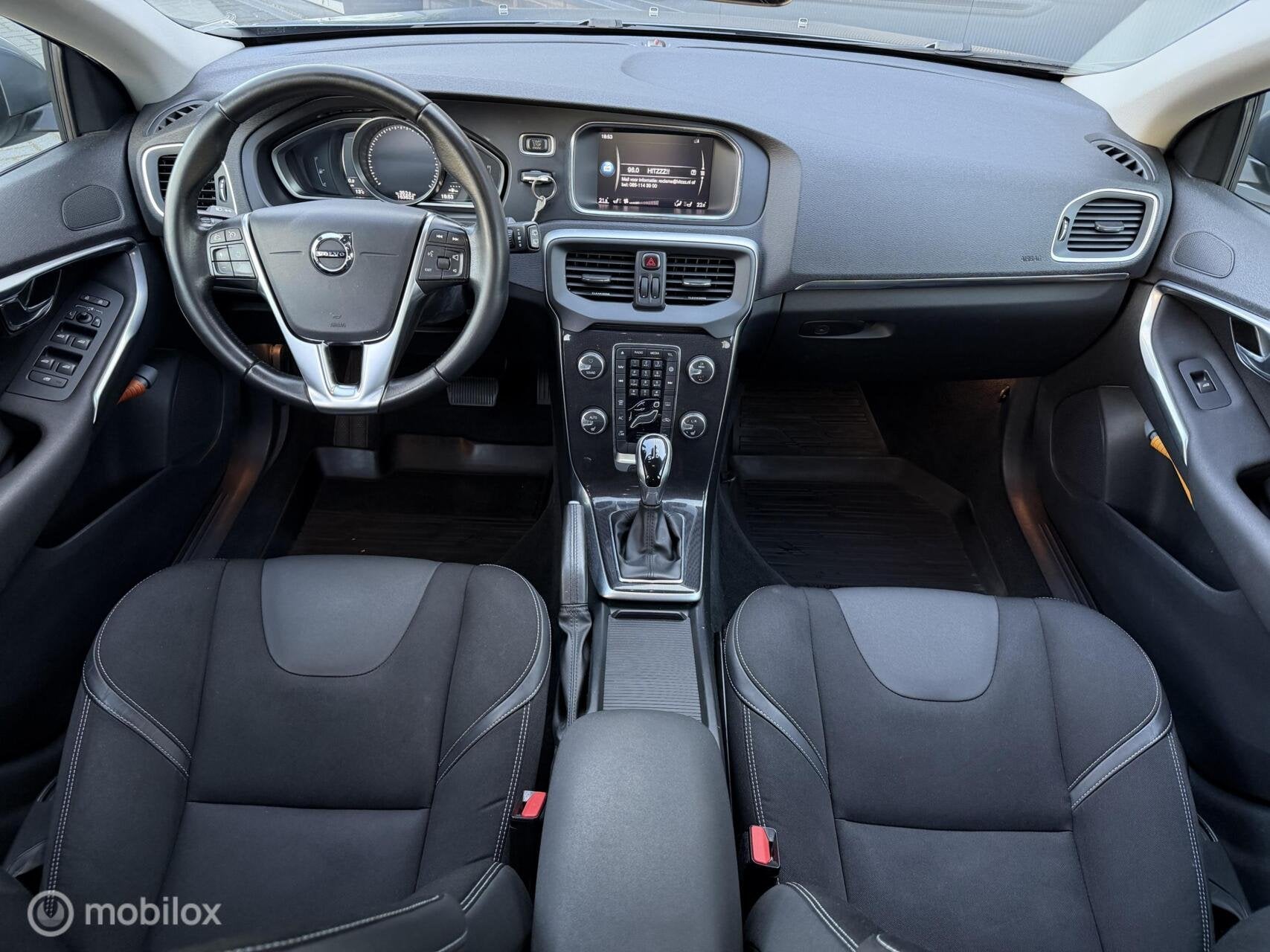 Volvo V40 1.5 T3 Nordic+|cruise|navi|trekhaak|LED|stoelverw., Auto's, Volvo, 4 cilinders, Leder en Stof, Bedrijf, Parkeerassistent