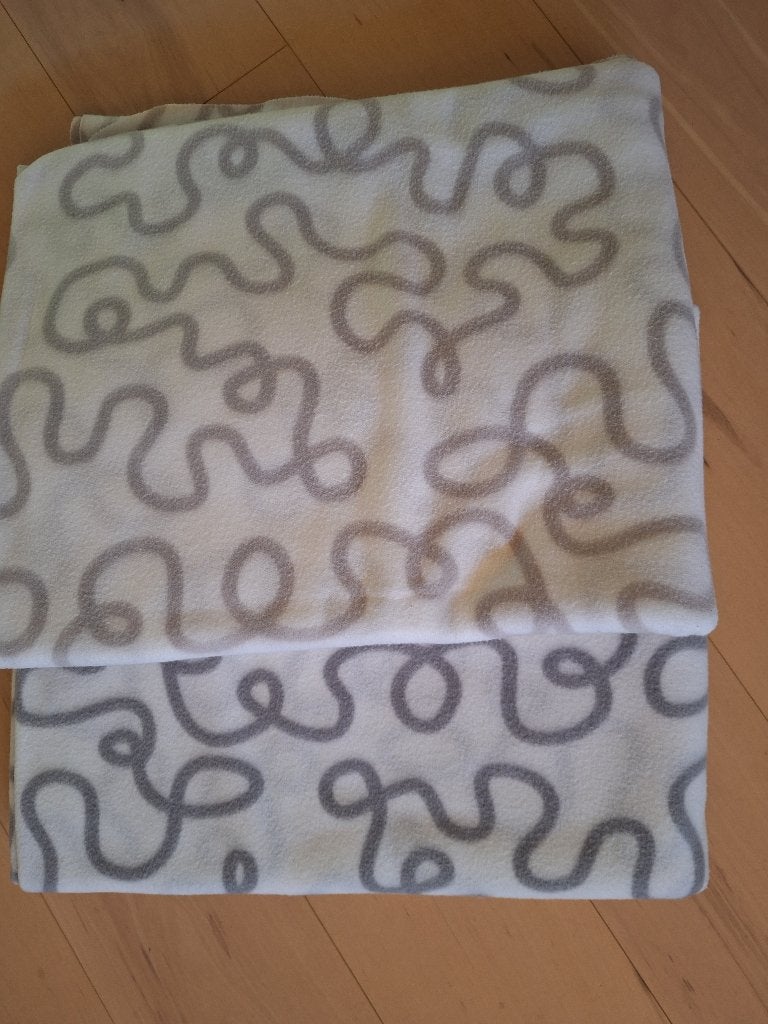 2 IKEA fleece dekens nauwelijks gebruikt., Fleecedeken, Wit, Ophalen of Verzenden, Zo goed als nieuw