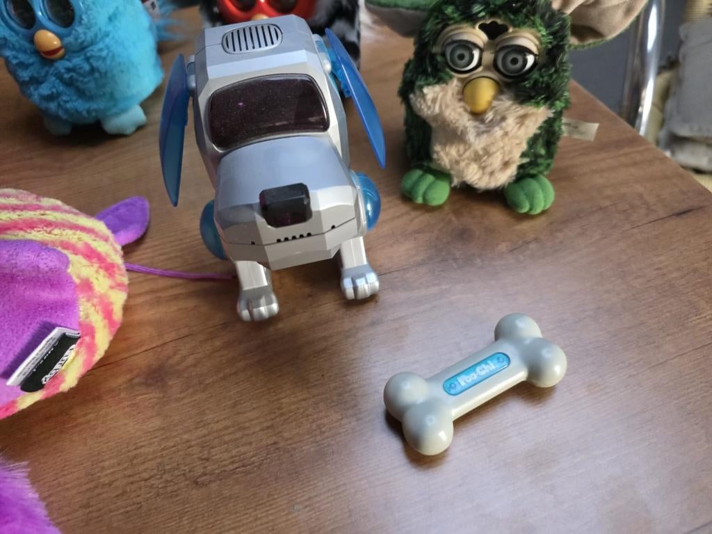 Verschillende Furby's en een robot hondje, Ophalen of Verzenden