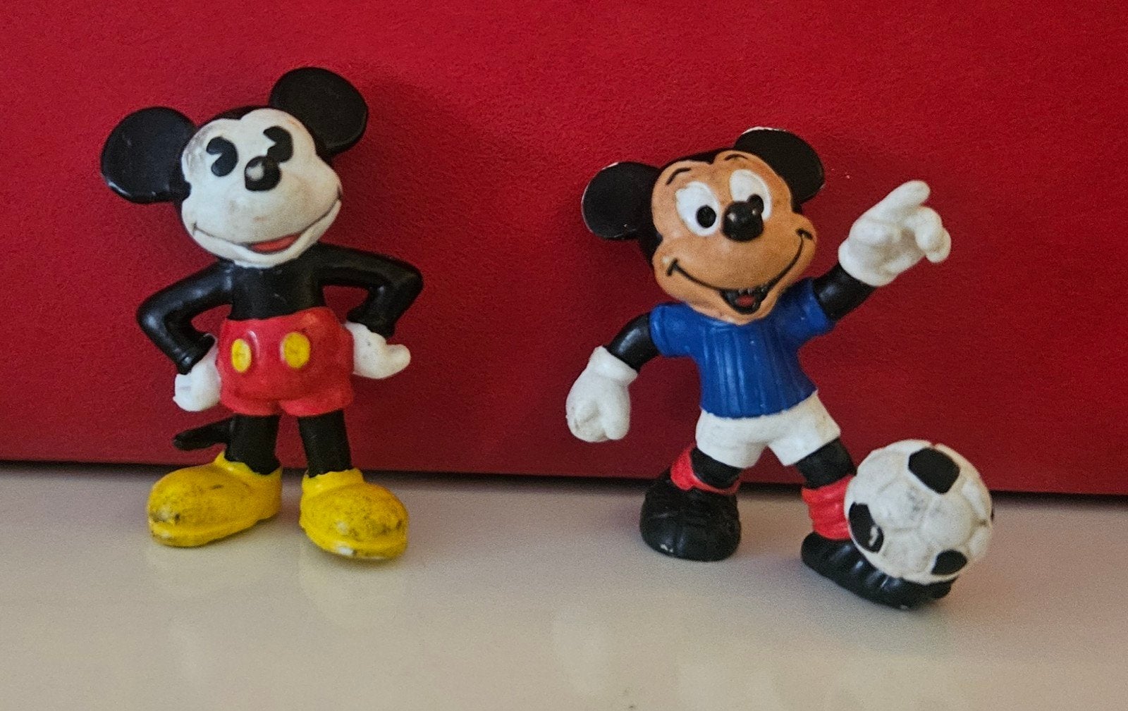 Bullyland Mickey Mouse beeldjes - Voetbal en Klassiek, Ophalen of Verzenden, Mickey Mouse, Gebruikt, Beeldje of Figuurtje