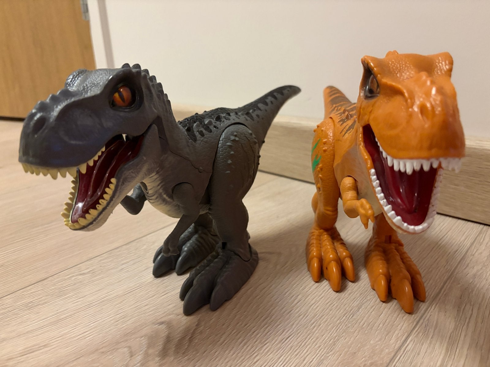 Dinosaurus speelgoed - 2 stuks, Ophalen of Verzenden, Zo goed als nieuw