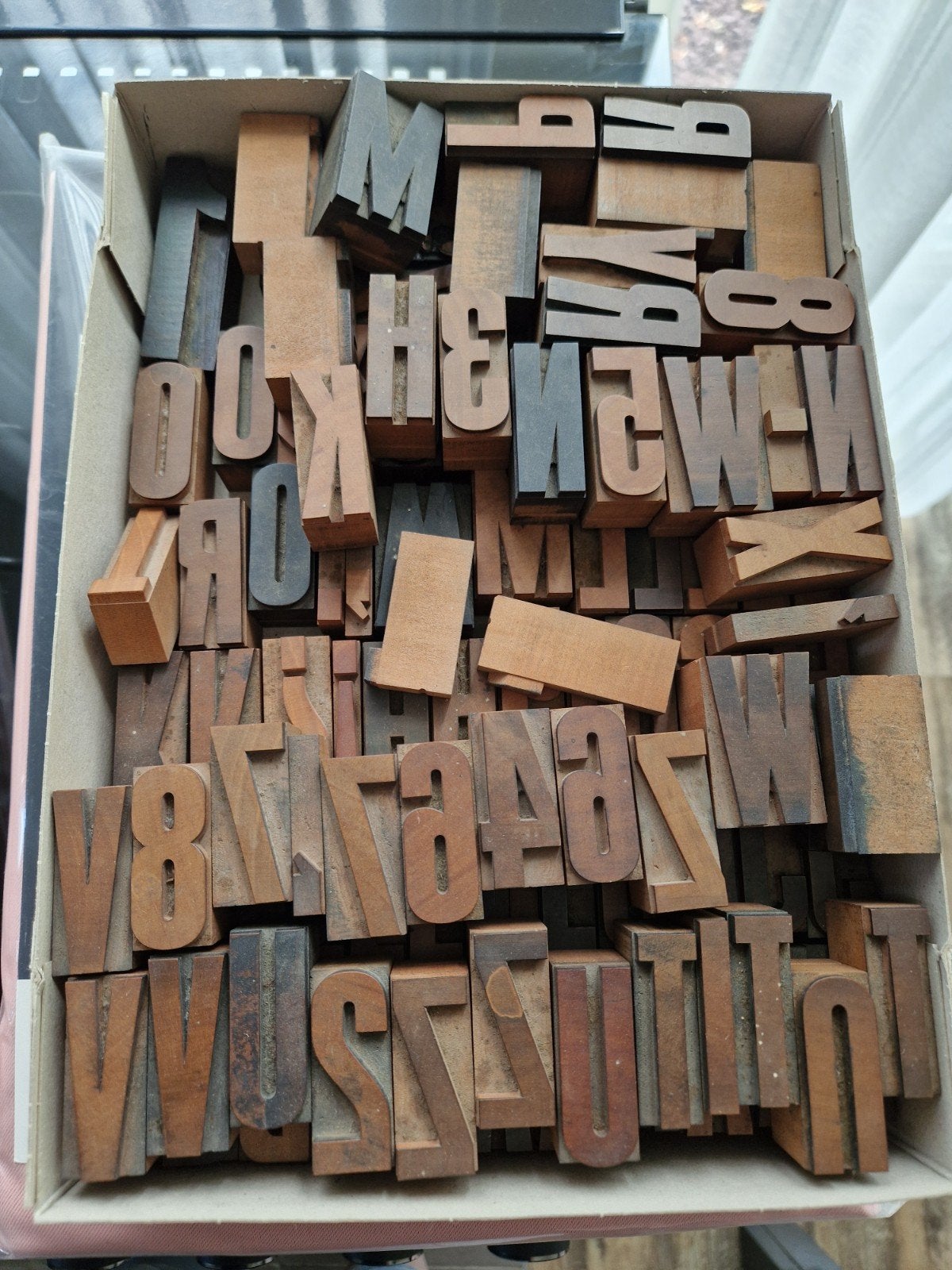 Vintage houten drukletters - complete set, Ophalen