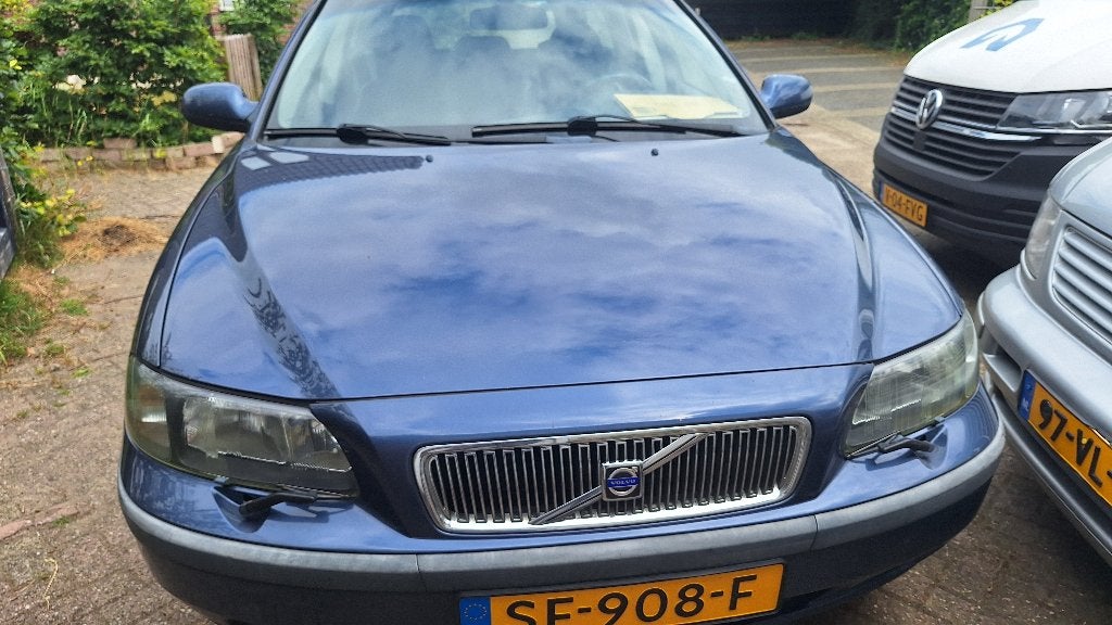 Volvo V70 2.4 T 200PK AUT 2002 Blauw, Auto's, 1556 kg, 1800 kg, Blauw, V70