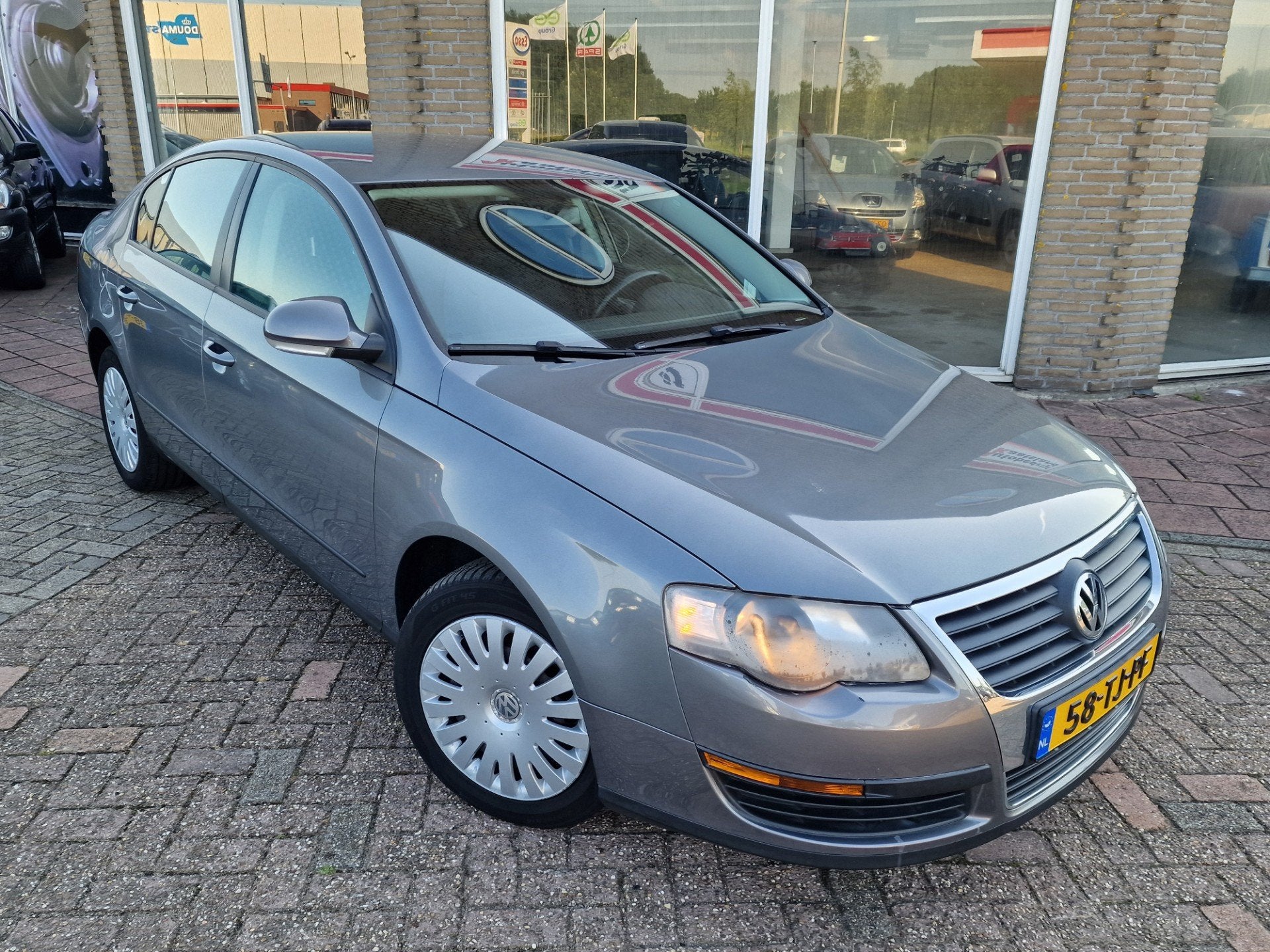 Volkswagen Passat 1.6 FSI Trendline - Navi - Clima - Cruise, Auto's, Volkswagen, Stof, Gebruikt, Zwart, 4 cilinders