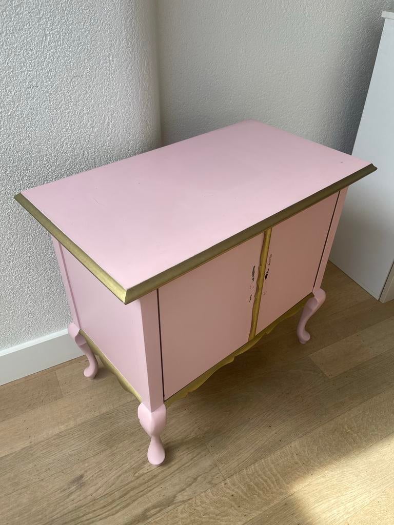 Roze Queen Anne stijl kastje, Ophalen