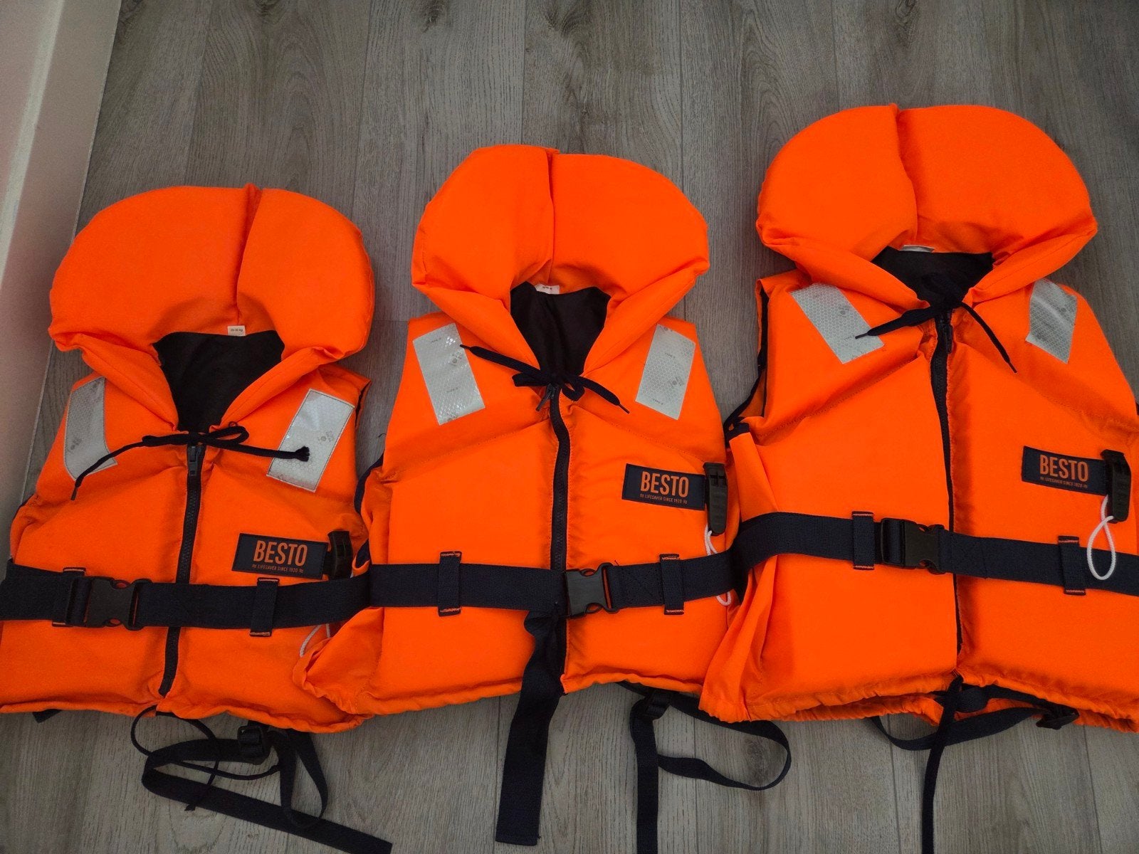 3x Besto zwemvesten/ reddingsvesten (20-30; 30-40; 40-60kg), Ophalen, Zo goed als nieuw, Jongen of Meisje, Zwem-accessoire