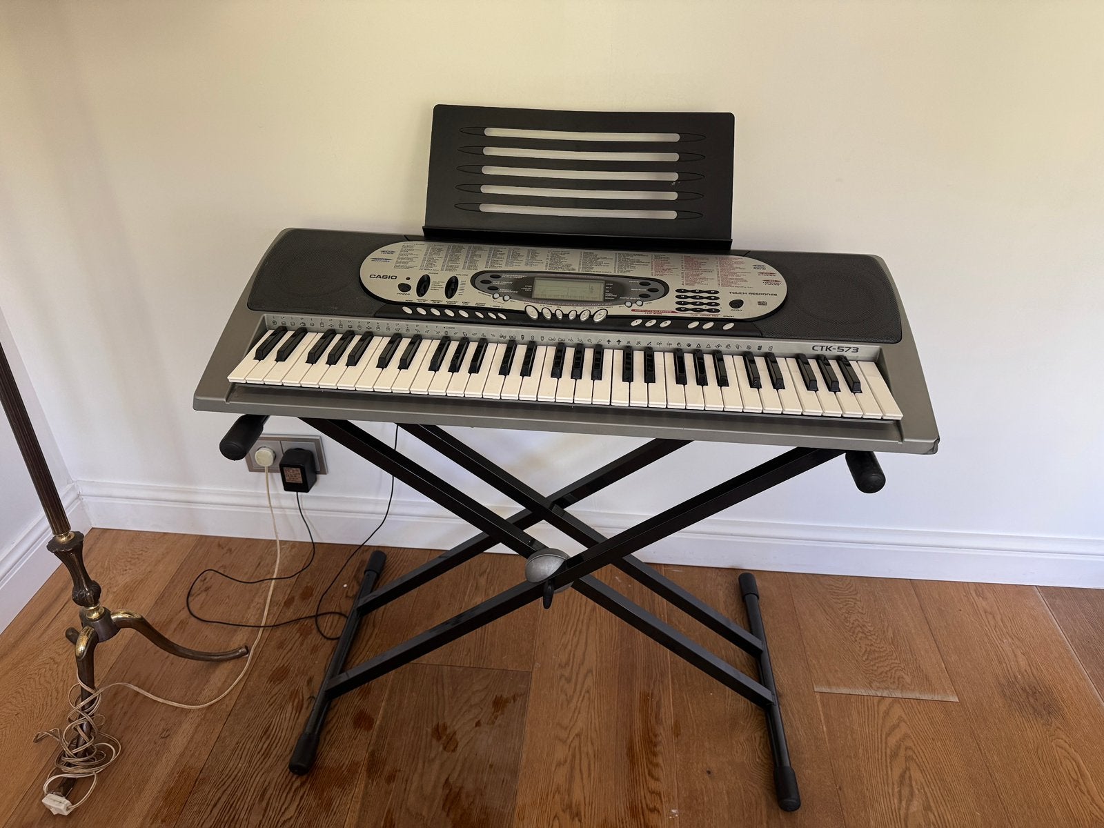 Casio CTK-573 keyboard met standaard, Muziek en Instrumenten, Ophalen, Casio, Met standaard, 61 toetsen