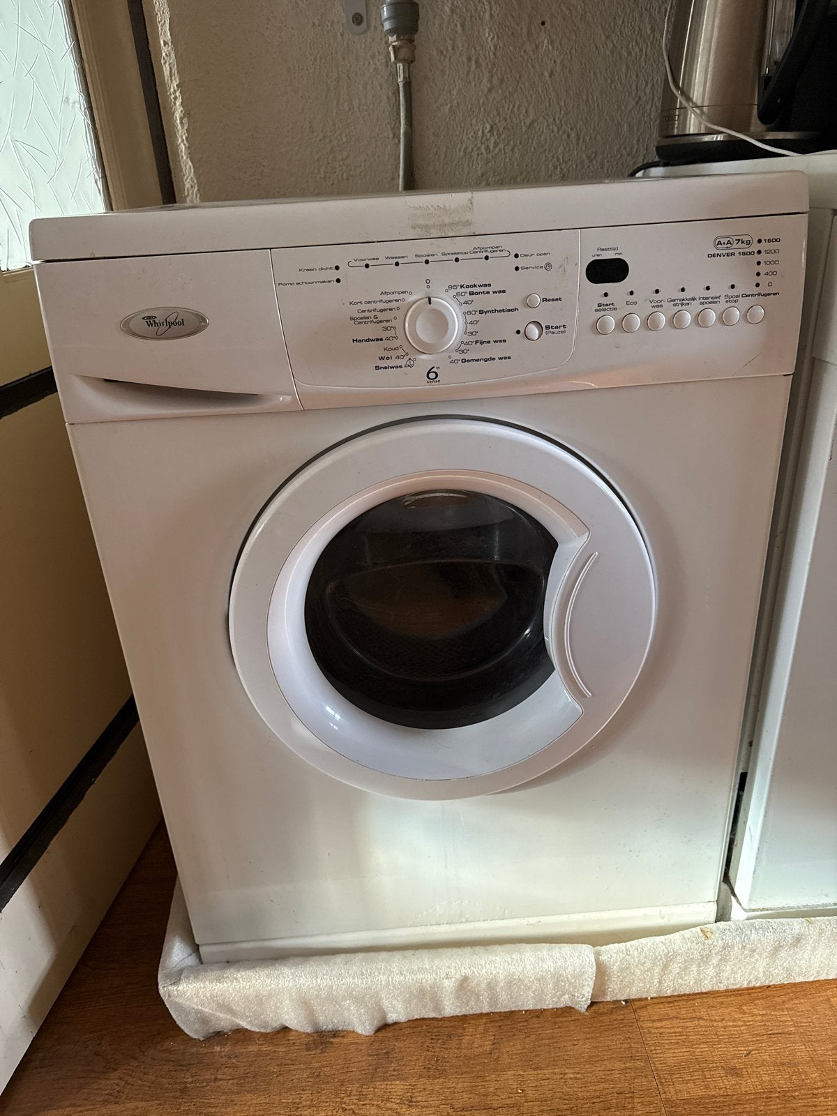 Whirlpool wasmachine A+A 7kg 1600 toeren - Startknop beschad, Witgoed en Apparatuur, Ophalen, 6 tot 8 kg, Gebruikt, 1600 toeren of meer