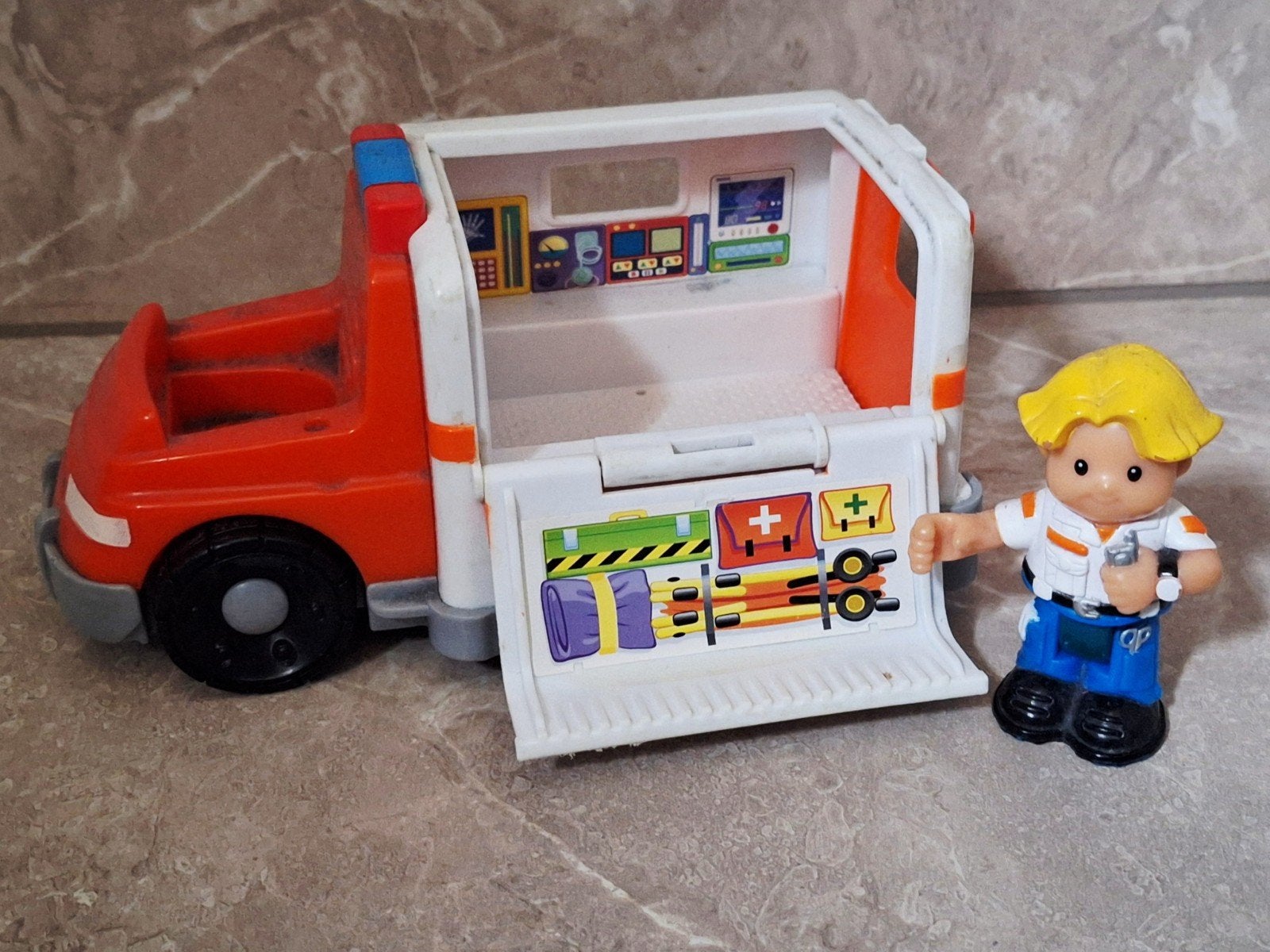fisher price  Ambulance  + poppetje, Ophalen of Verzenden, Gebruikt