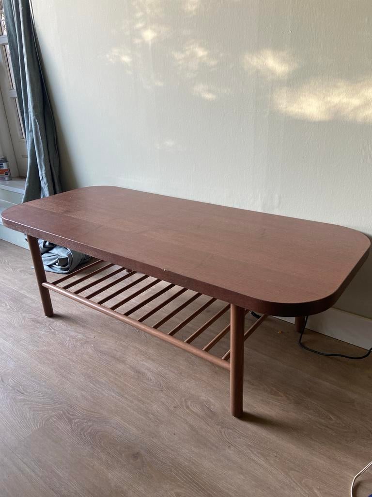 IKEA Listerby Salontafel - 140x60 - Walnootfineer, Huis en Inrichting, Tafels | Salontafels, Zo goed als nieuw, Minder dan 50 cm