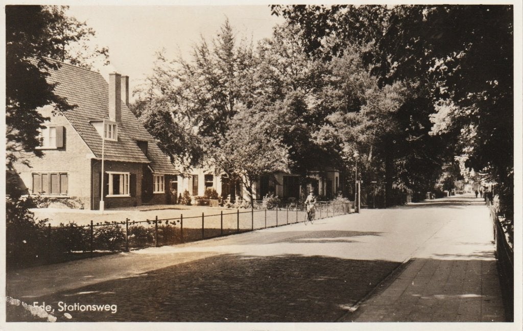 Ede - Stationsweg, Verzamelen, Verzenden, 1940 tot 1960, Gelopen, Gelderland