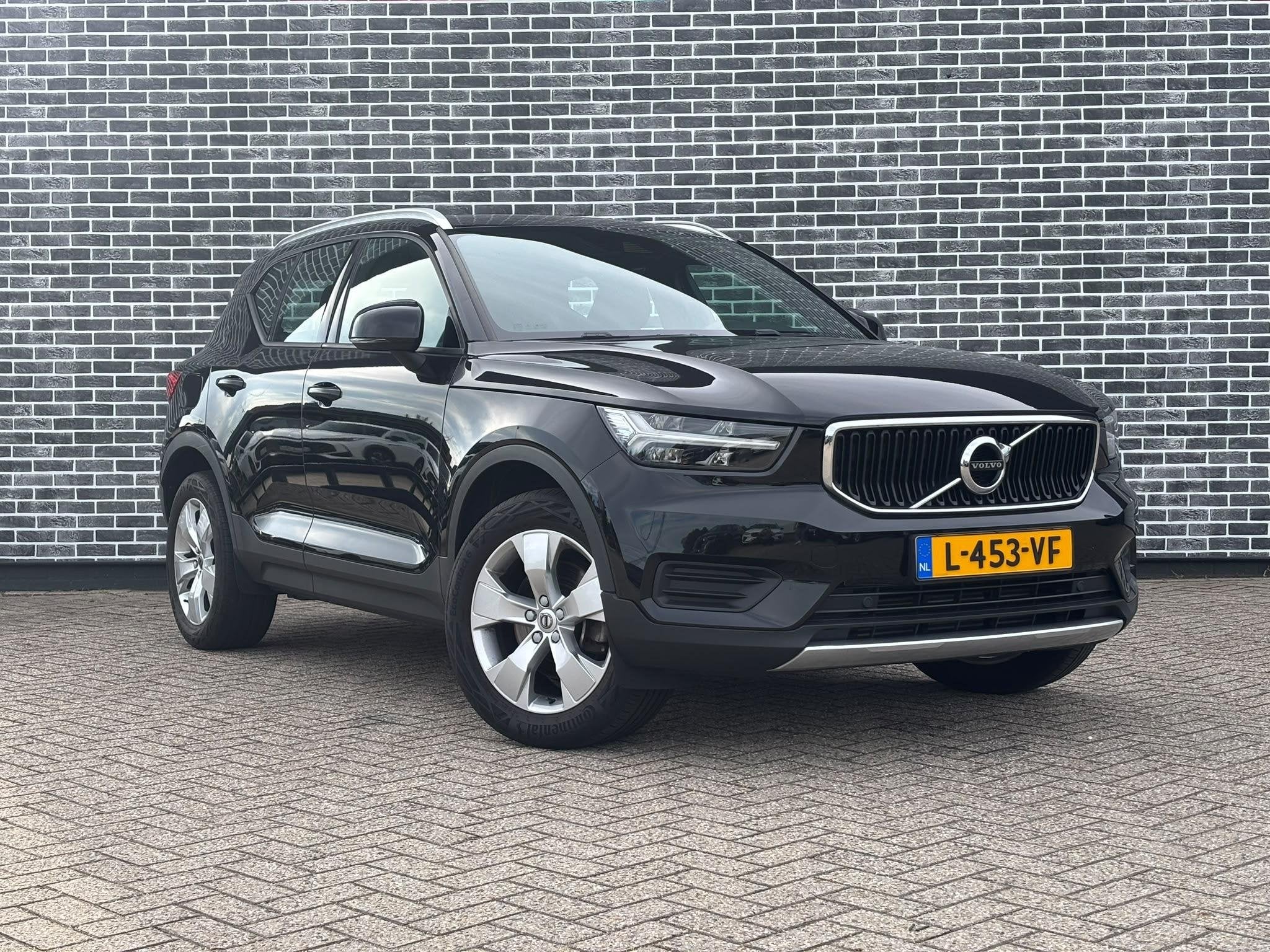 Volvo XC40 1.5 T2 Momentum | Cruise Control | Navigatie | Ap, Auto's, Euro 6, Zwart, Origineel Nederlands, Bedrijf