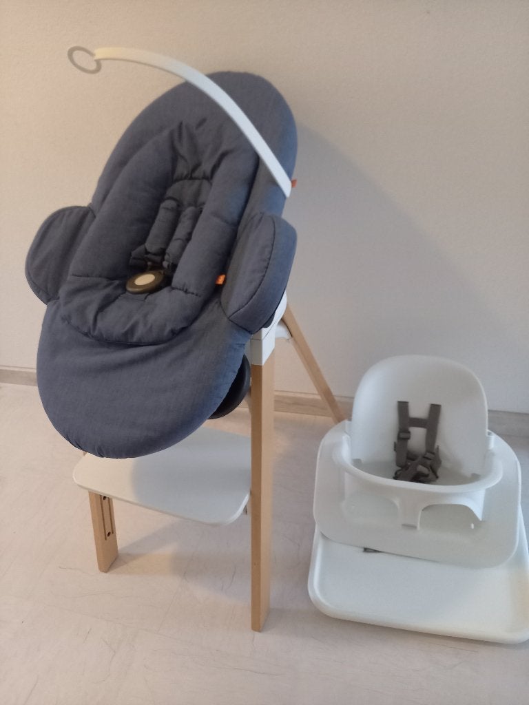 Stokke Steps, met bouncer + tafelblad + babyset, Ophalen, Gebruikt, Meegroeistoel, Aanschuifbaar