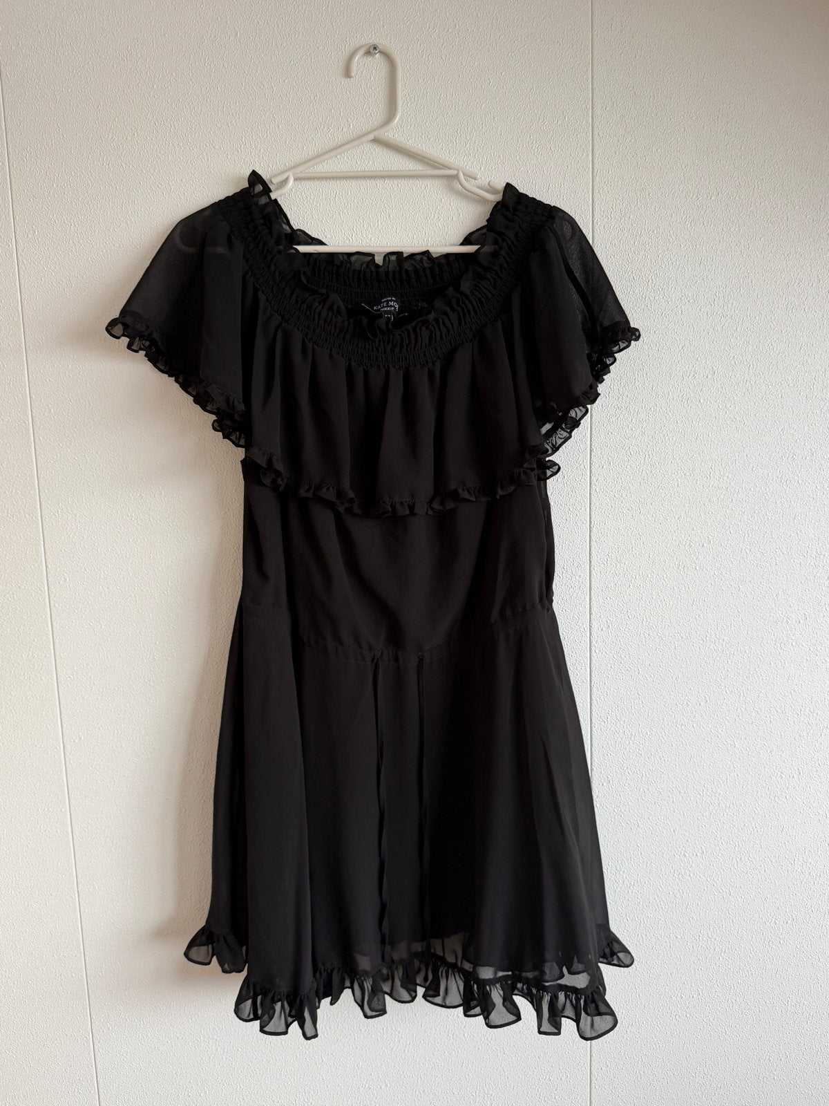 Zwart off-shoulder jurkje van Kate Moss Nikkie, Zwart, Ophalen of Verzenden, Zo goed als nieuw, Maat 36 (S)