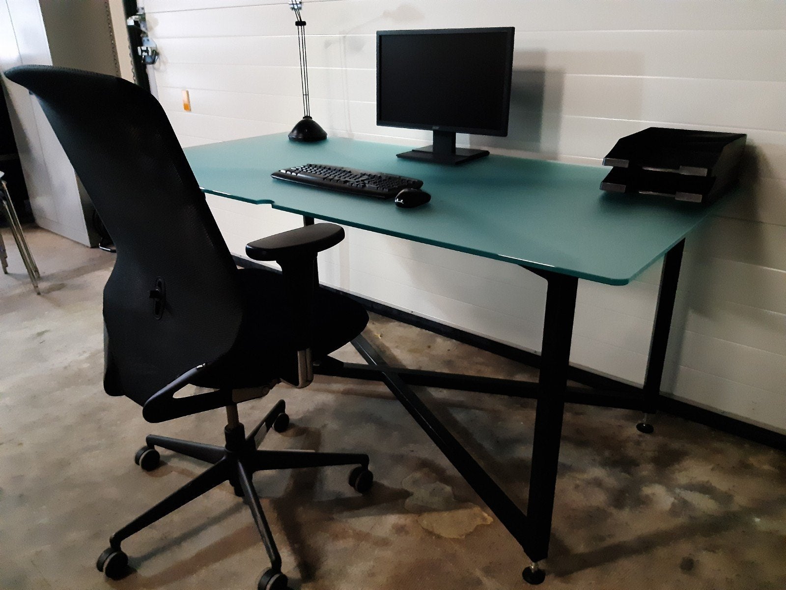 Bureau Industriële met glazen blad, Ophalen, Info@tommysmit.nl, Gebruikt, 7008AR