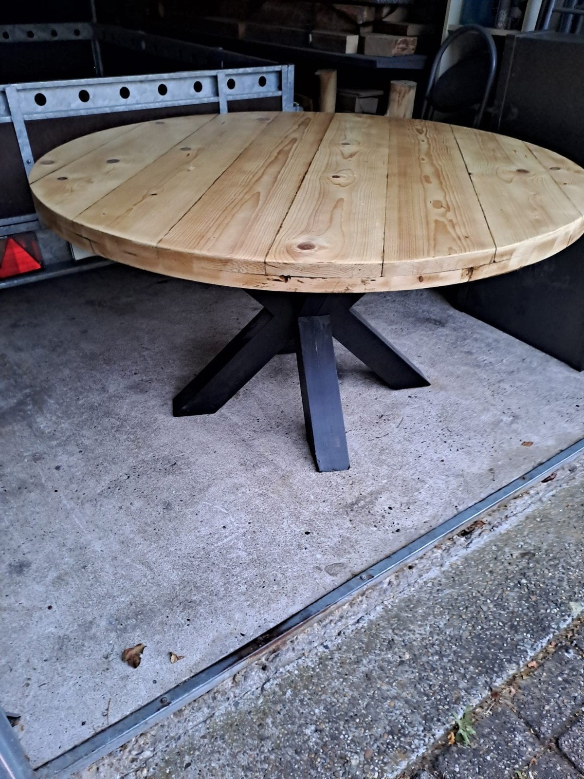 Massieve ronde tafel met houten poten - Zelf te behandelen, Huis en Inrichting, Tafels | Eettafels, Ophalen, Rond, Nieuw, Overige houtsoorten