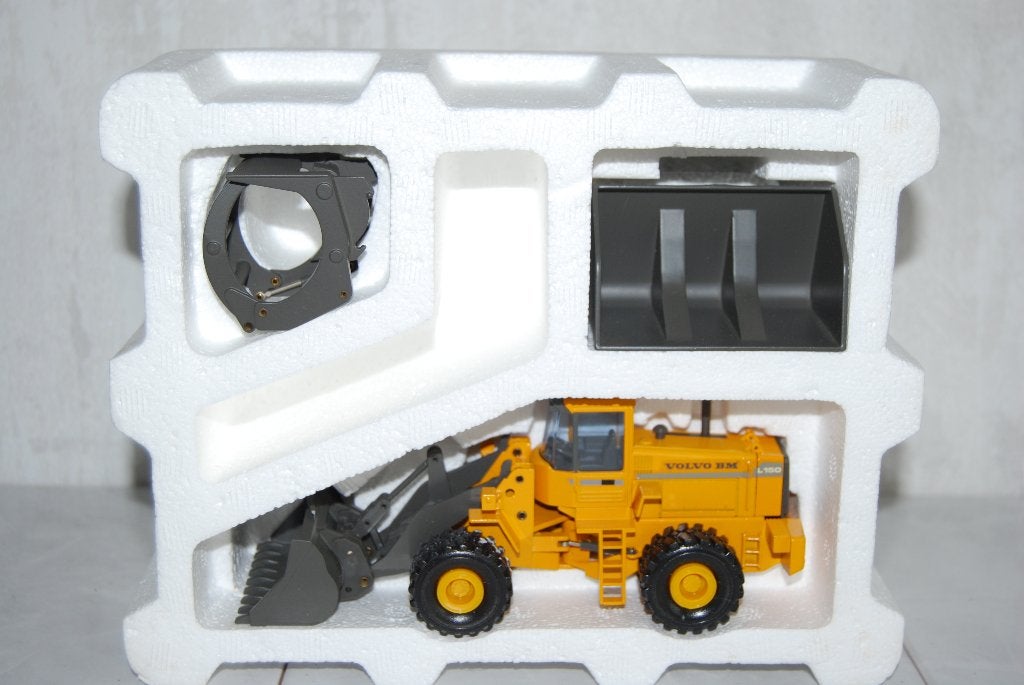 NZG Volvo BM L150 Loader 359 / Set, Ophalen of Verzenden, Zo goed als nieuw, Hijskraan, Tractor of Landbouw, NZG