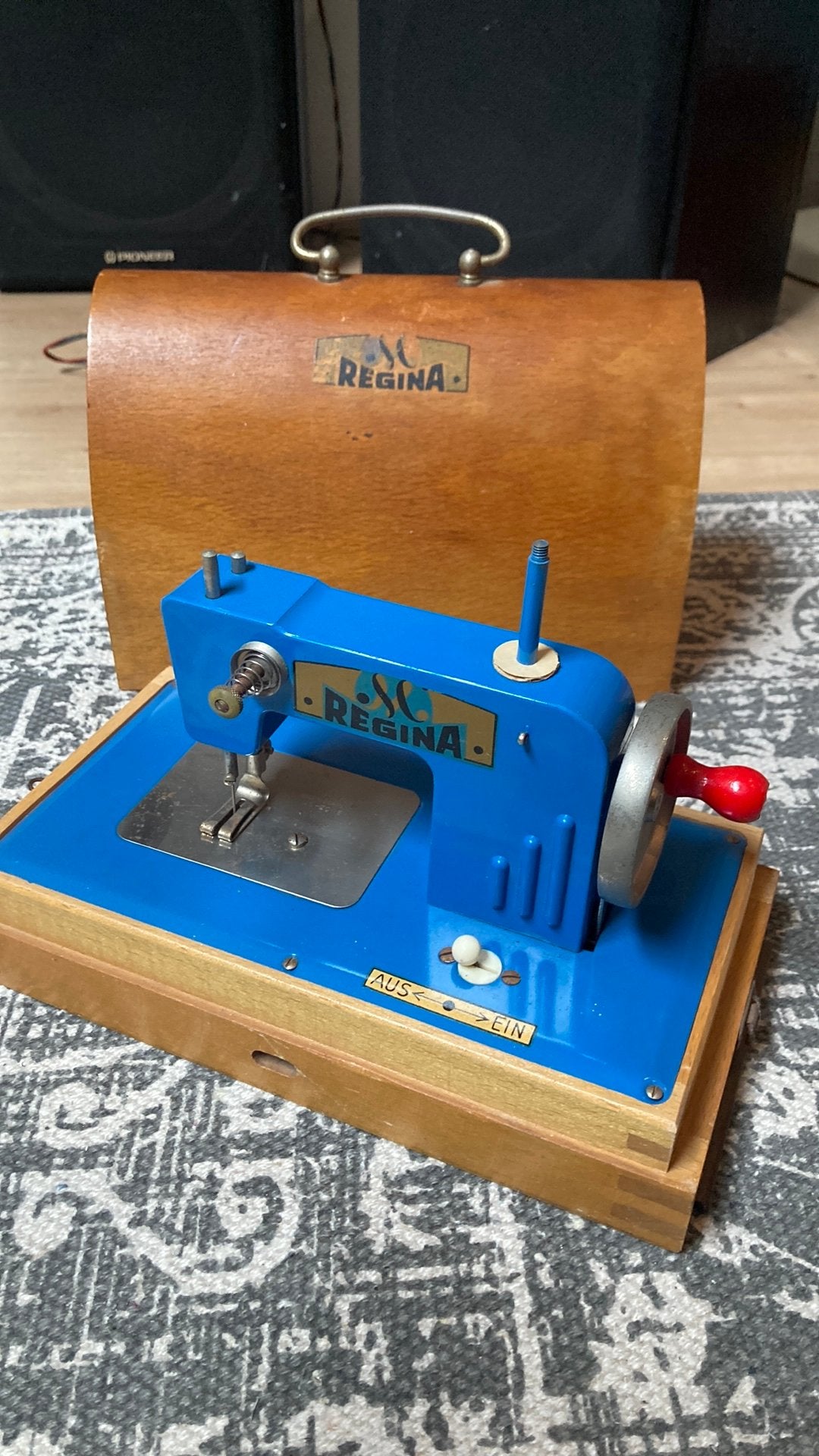 Vintage Regina kinder naaimachine  - Blauw met Houten Koffer, Ophalen of Verzenden, Gebruikt, Naaimachine, Overige merken