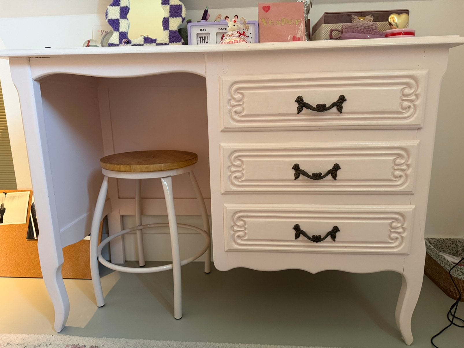Roze bureau met krukje - 103x47x75 cm, Ophalen, Gebruikt, Met lades, Roze