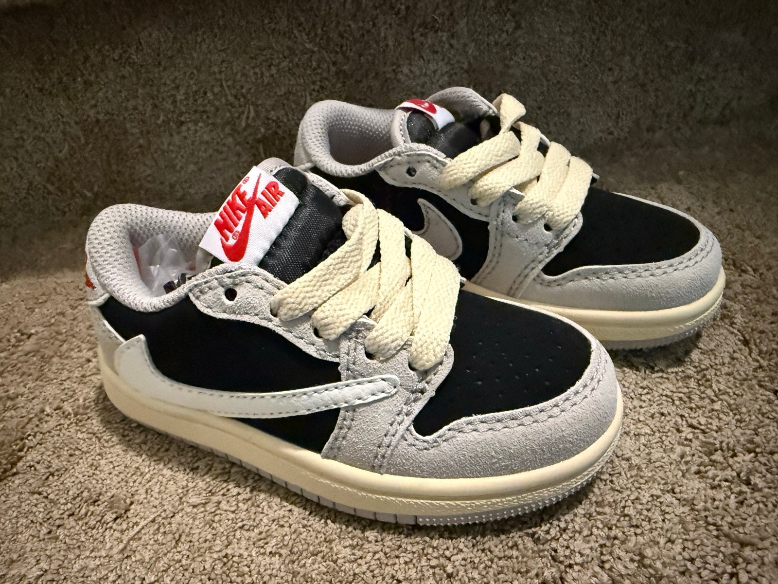 Nike Air Jordan 1 Low Travis Scott Kids Schoenen, Kinderen en Baby's, Jongen of Meisje, Schoenen, Ophalen of Verzenden, Zo goed als nieuw