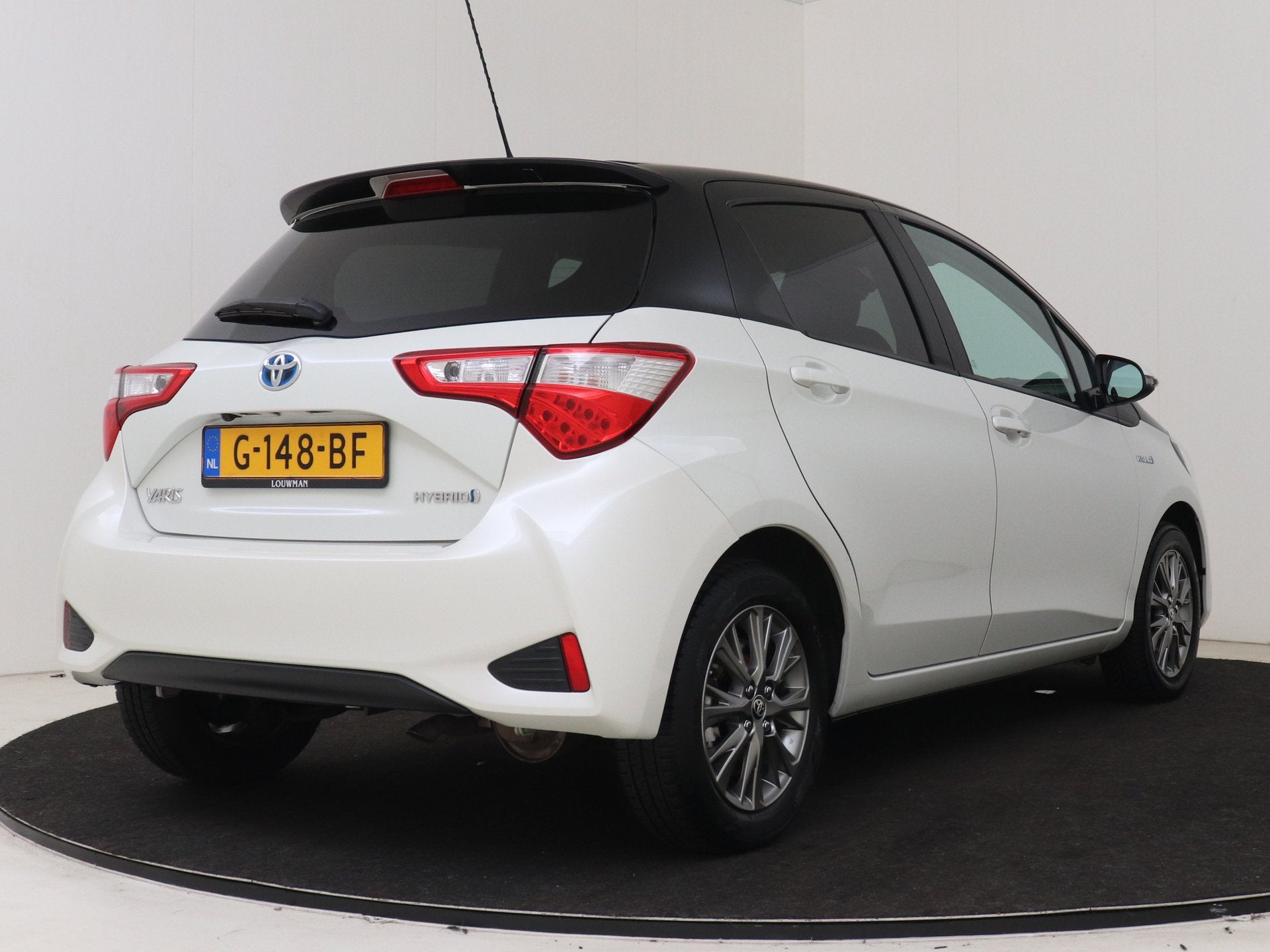 Toyota Yaris 1.5 Hybrid Dynamic Bi-Tone | Dealer onderhouden, 12 maanden, 4 cilinders, Wit, Origineel Nederlands