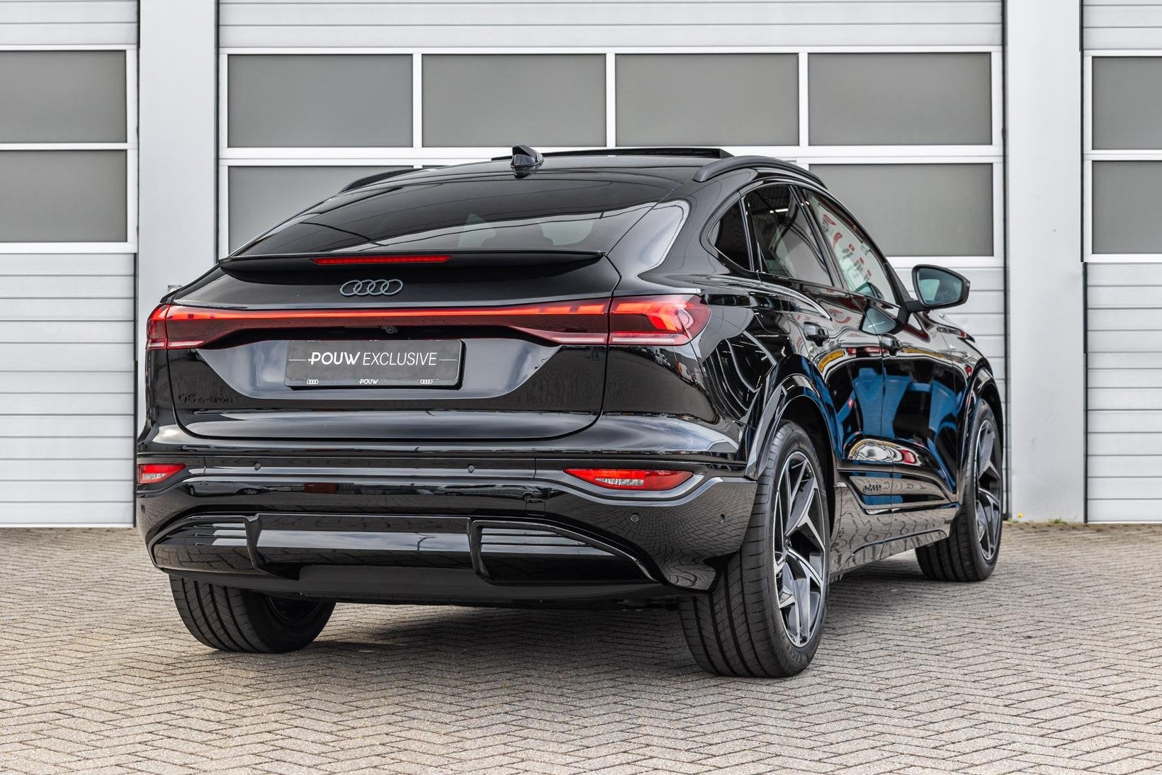 Audi Q6 Sportback e-tron 306pk S edition Performance 100 kWh, Automaat, 12 maanden, Zwart, Leder