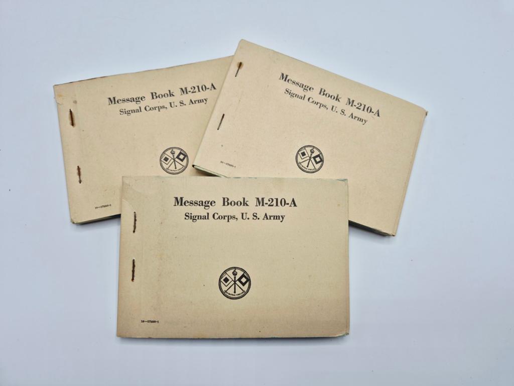 US WWII M210A Signal Corps Radio Message Book | BC611 | 1943, Verzamelen, Verzenden, Landmacht, Amerika, Boek of Tijdschrift