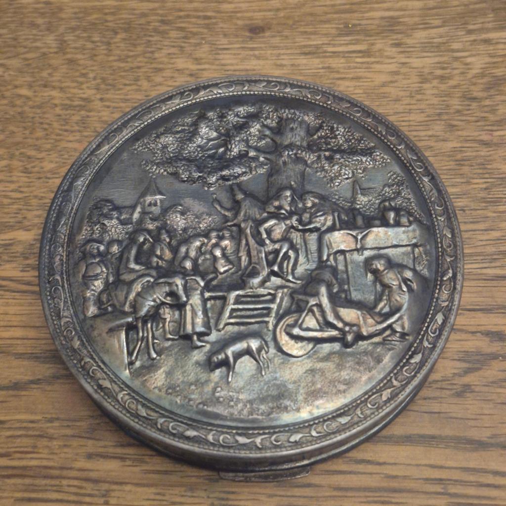 Antieke Zilveren Poederdoos met Reliëfscène, Antiek en Kunst, Ophalen of Verzenden, Zilver