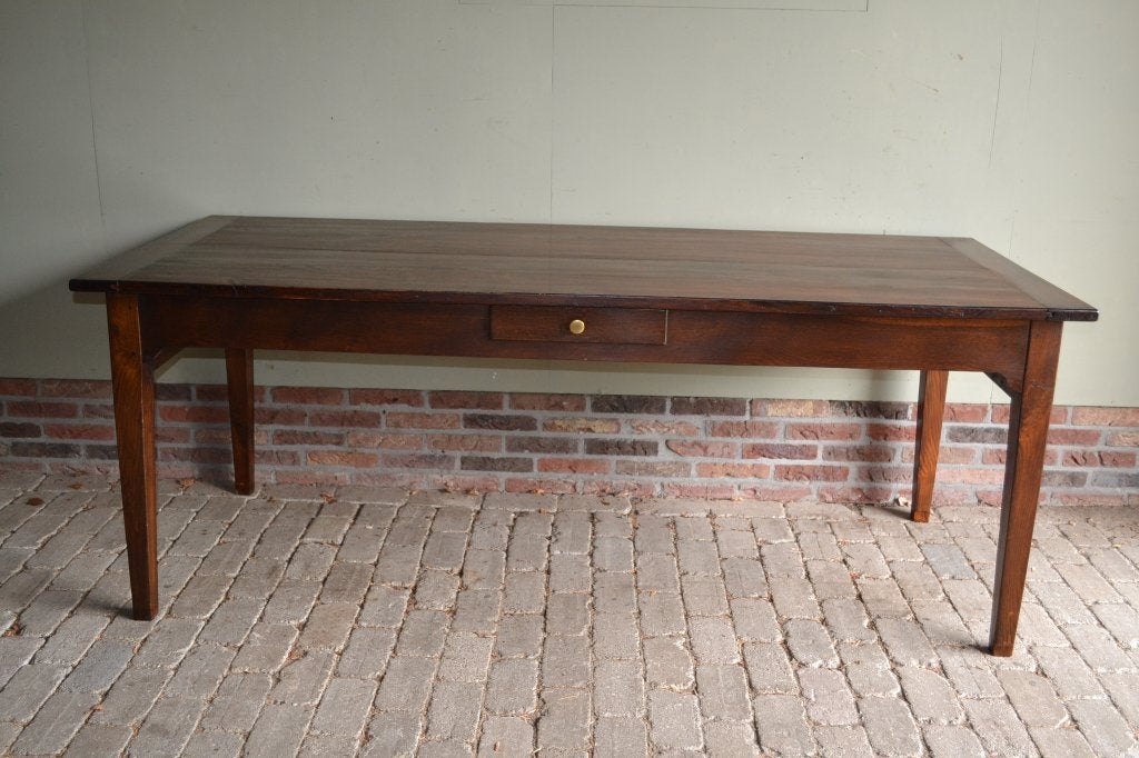 Prachtige strakke antieke eiken houten eettafel.