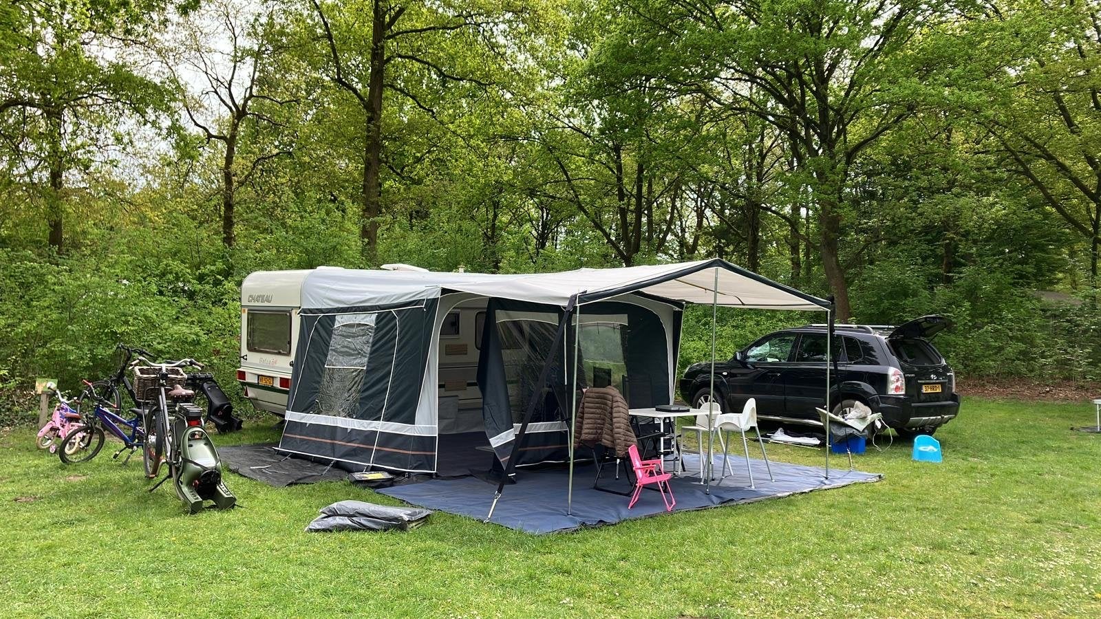 Caravan Chateau Chiara Trofee 400 met voortent en luifels, Chateau, Stapelbed, Treinzit, Particulier