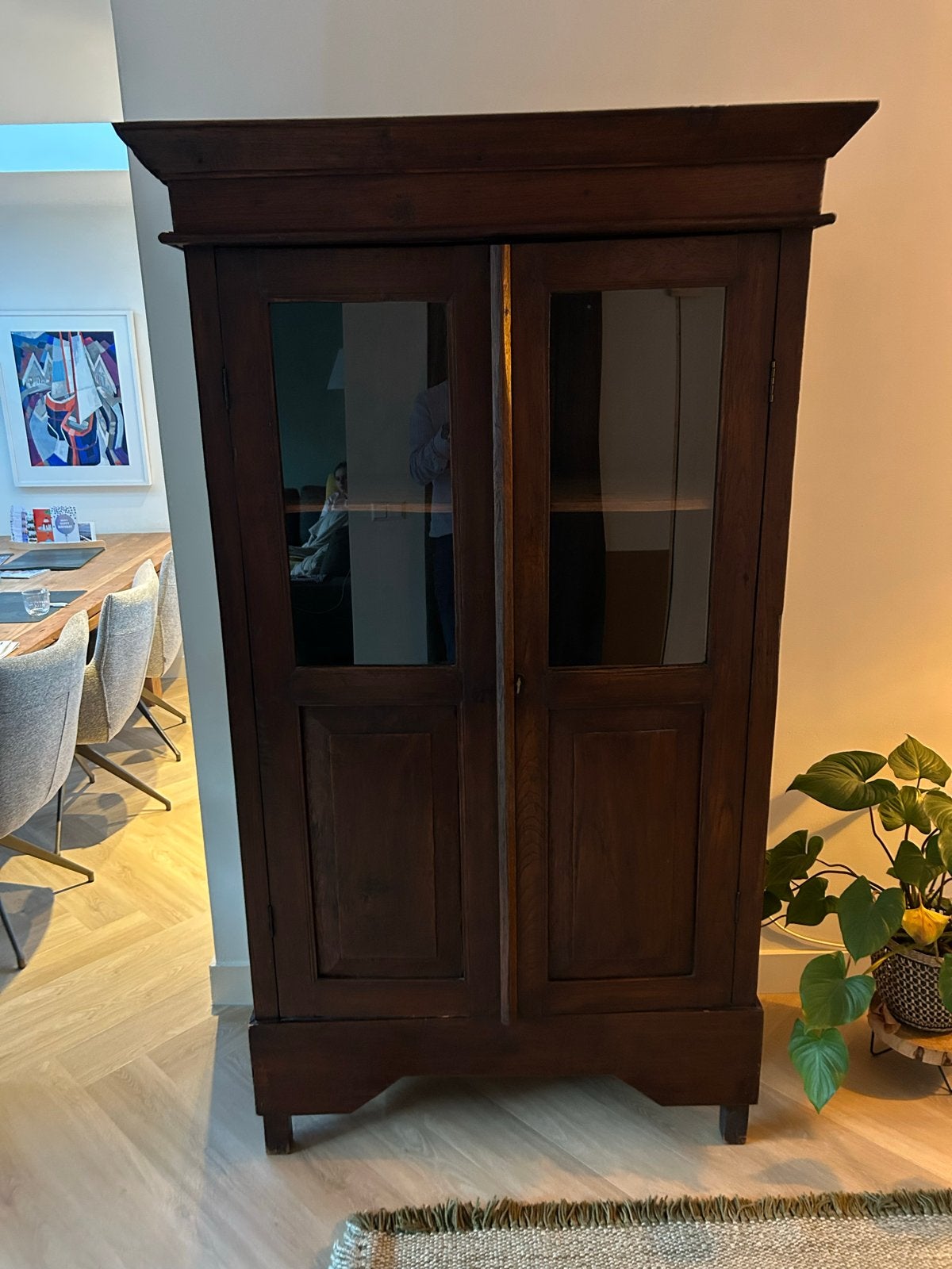 Gratis: Antieke houten vitrinekast met glazen deuren, Antiek en Kunst, Antiek | Meubels | Kasten, Ophalen