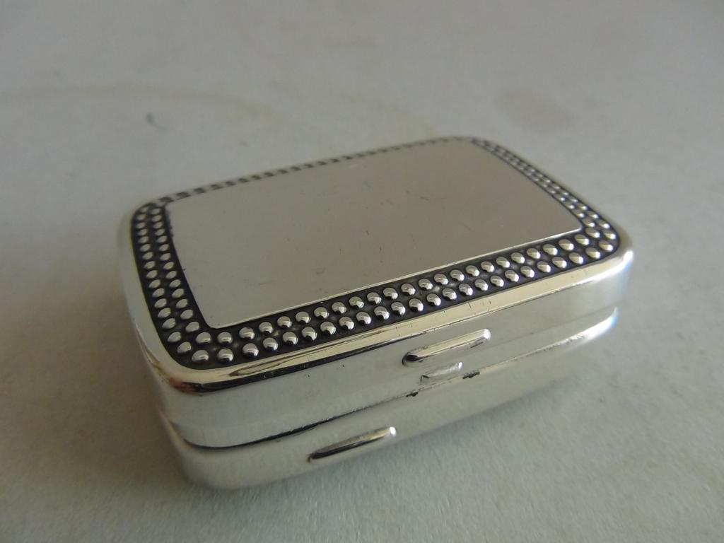 Verzilverd pillendoosje EZ4 gemerkt LW, Antiek en Kunst, Verzenden, Zilver