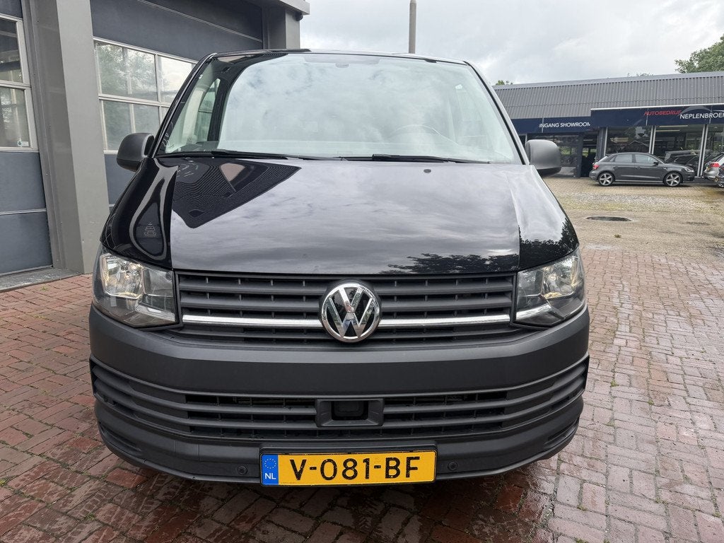 Volkswagen Transporter 2.0 TDI L2H1 DC rolstoelbus bj 2015 k, Auto's, Voorwielaandrijving, Automatische klimaatregeling, Gebruikt
