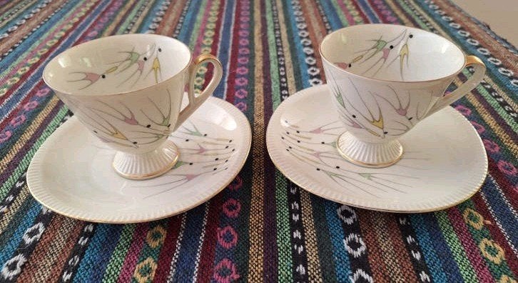 2 vintage kop en schotel., Gebruikt, Vintage, Ophalen of Verzenden, Kop(pen) en/of Schotel(s)