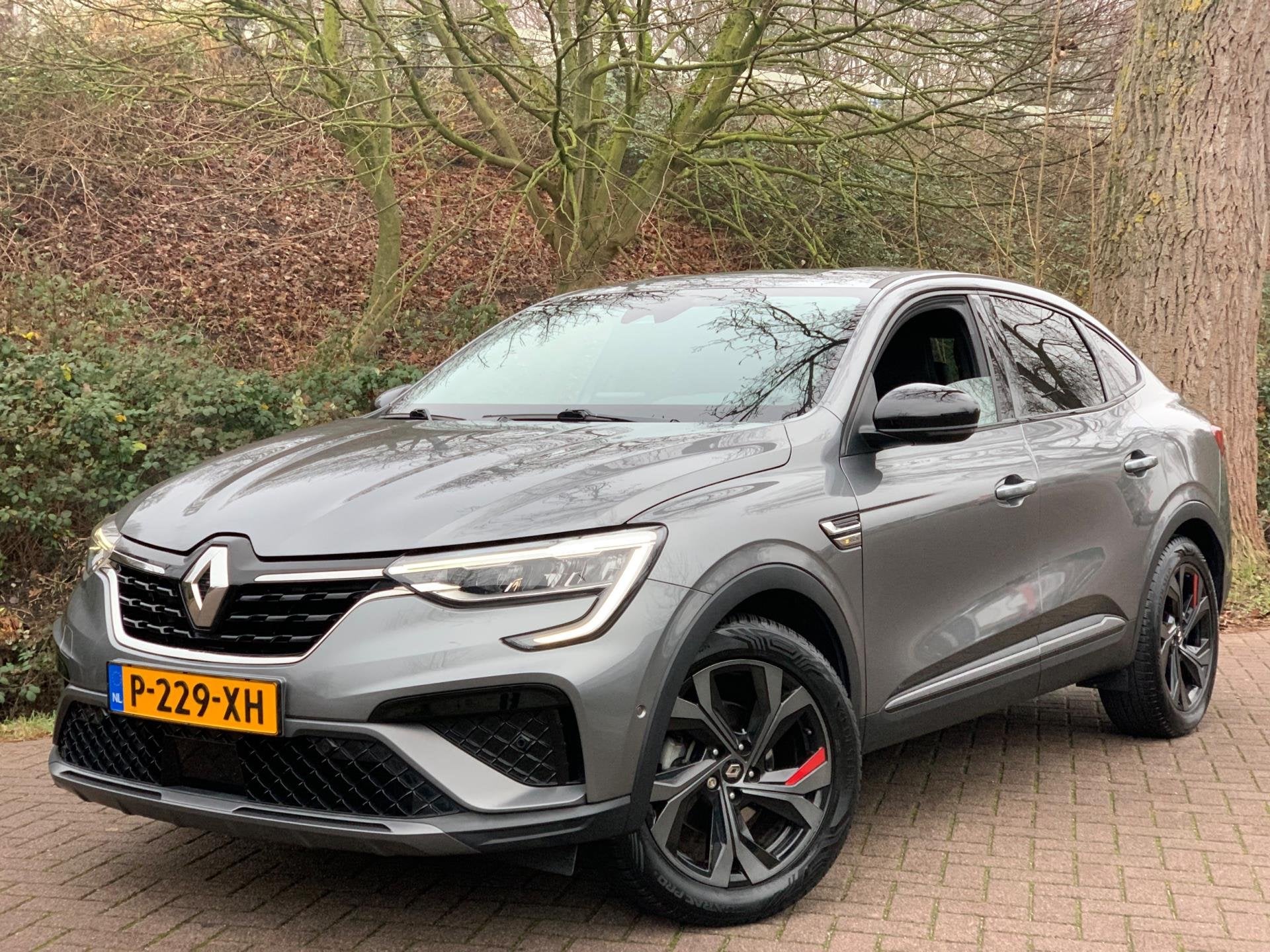 Renault Arkana 1.6 E-Tech Hybrid 145 R.S. Line NIEUWSTAAT FU, Auto's, Gebruikt, Euro 6, 4 cilinders, Origineel Nederlands