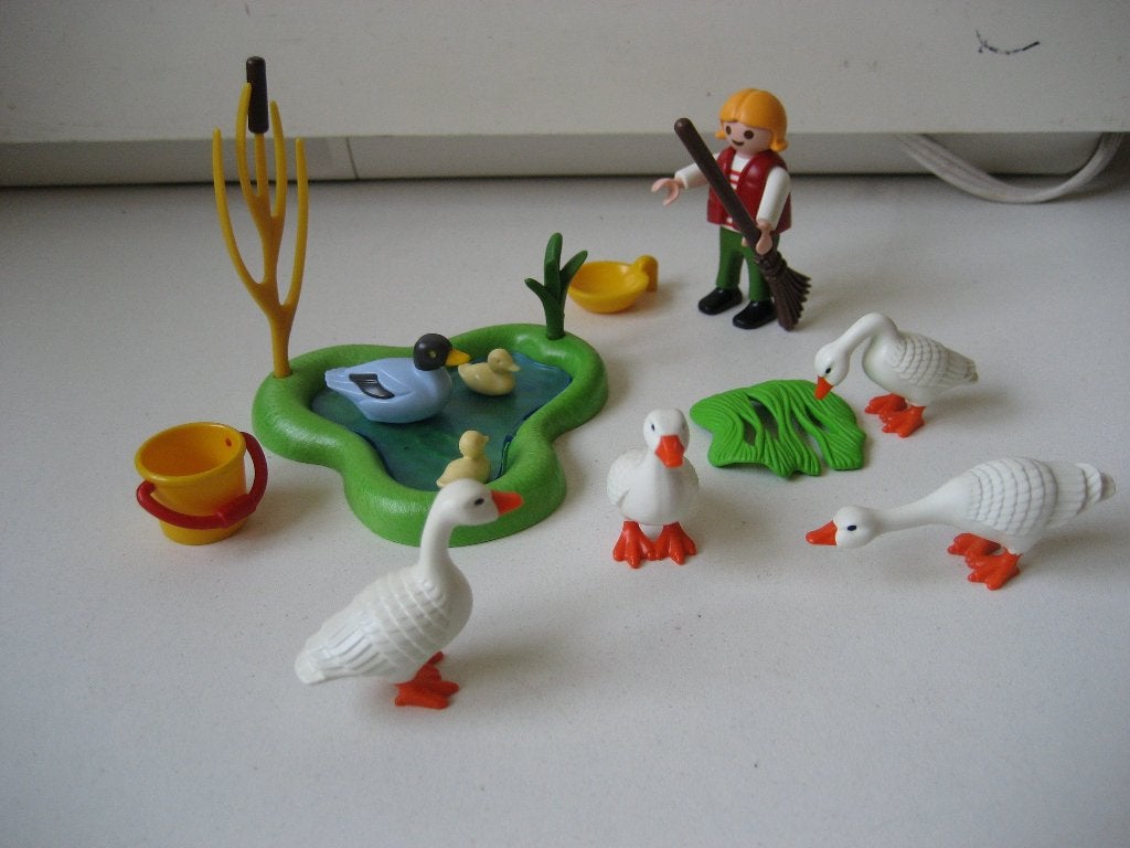 playmobil meisje bij de vijver met eenden en ganzen, Ophalen of Verzenden, Zo goed als nieuw