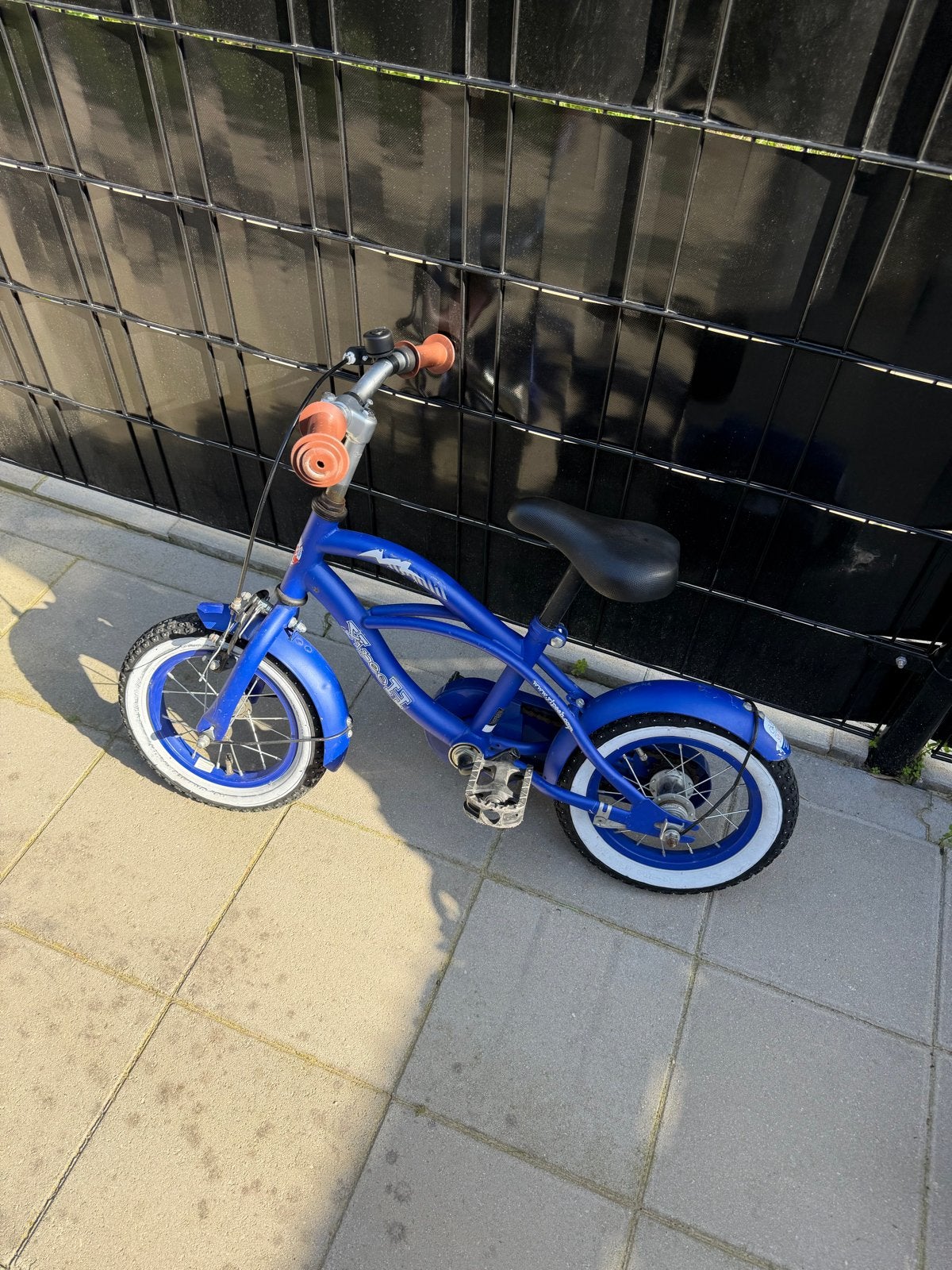 Blauwe kinderfiets met zijwieltjes - 12 inch, Ophalen, Terugtraprem, Zijwieltjes, Gebruikt