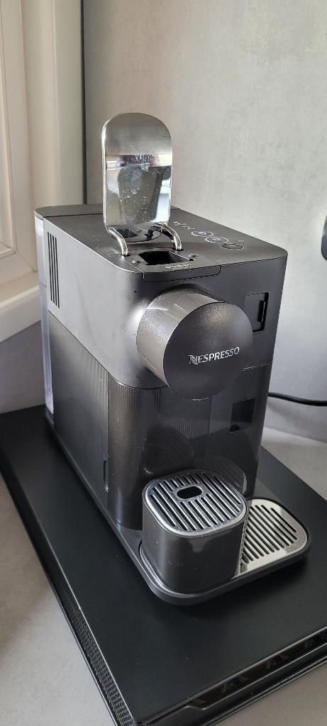 Nespresso Lattissima One Zwart, Witgoed en Apparatuur, Koffiezetapparaten, Ophalen, Koffiepads en cups, Gebruikt, Espresso apparaat