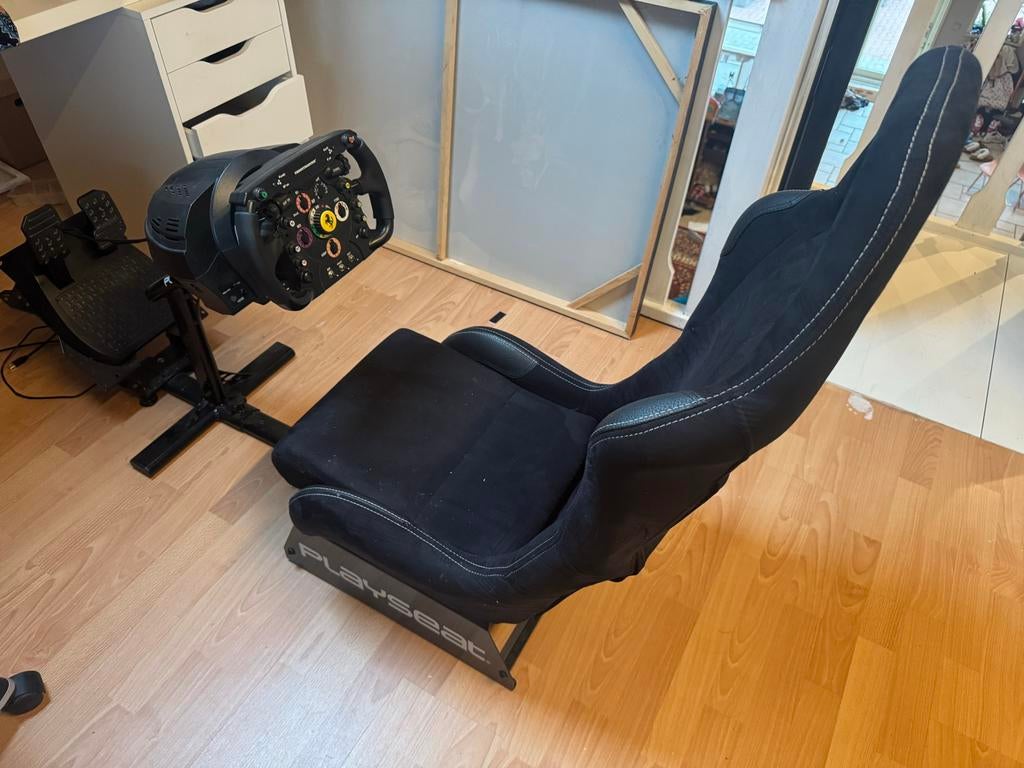 Playseat met Thrustmaster T300 RS GT racestuur, Spelcomputers en Games, Ophalen, Gebruikt, 1 speler, Racen en Vliegen