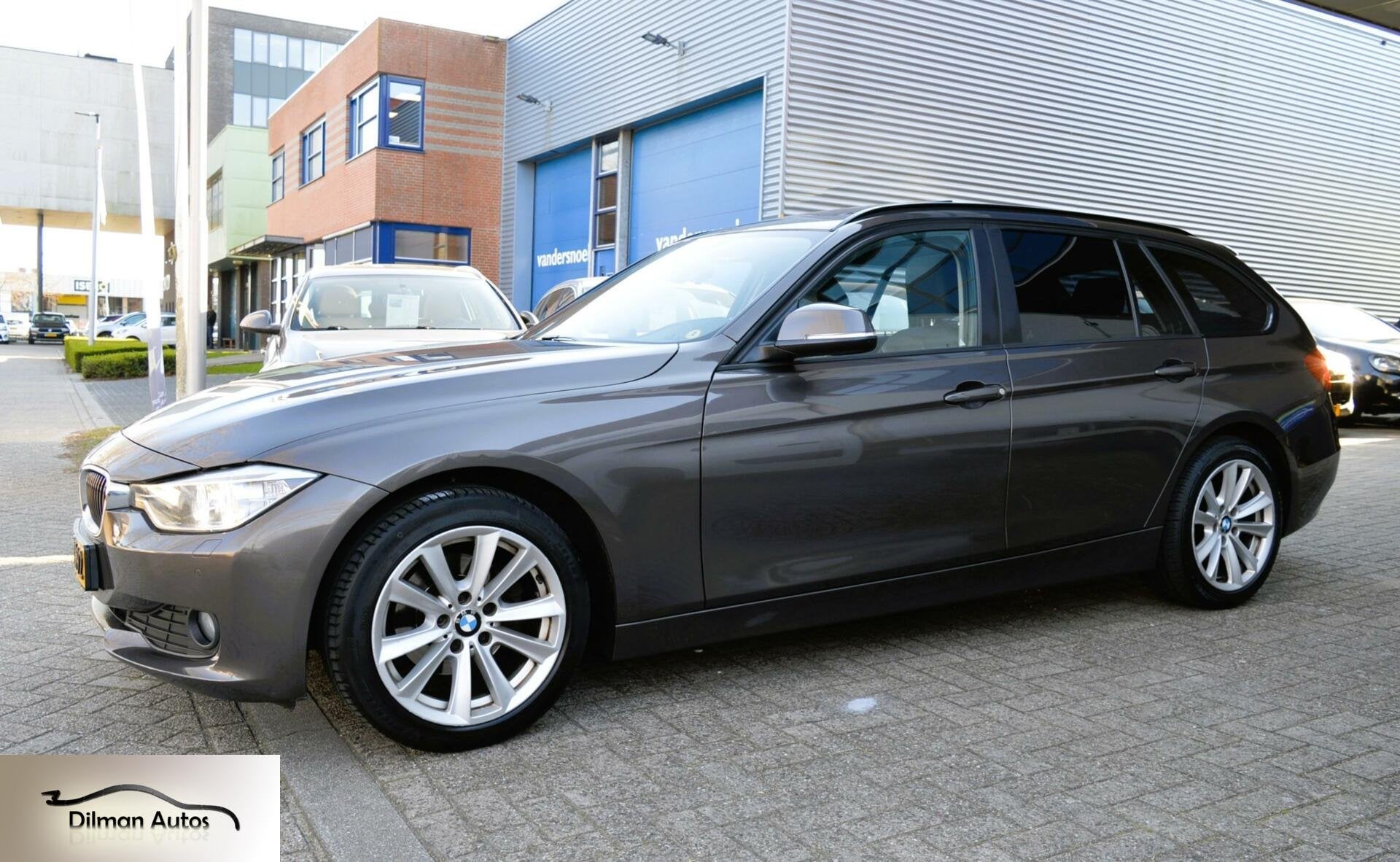 BMW 3-serie Touring 316i High Executive/Leder/Pano/Navi/Pdc!, Gebruikt, 4 cilinders, Leder, Handgeschakeld