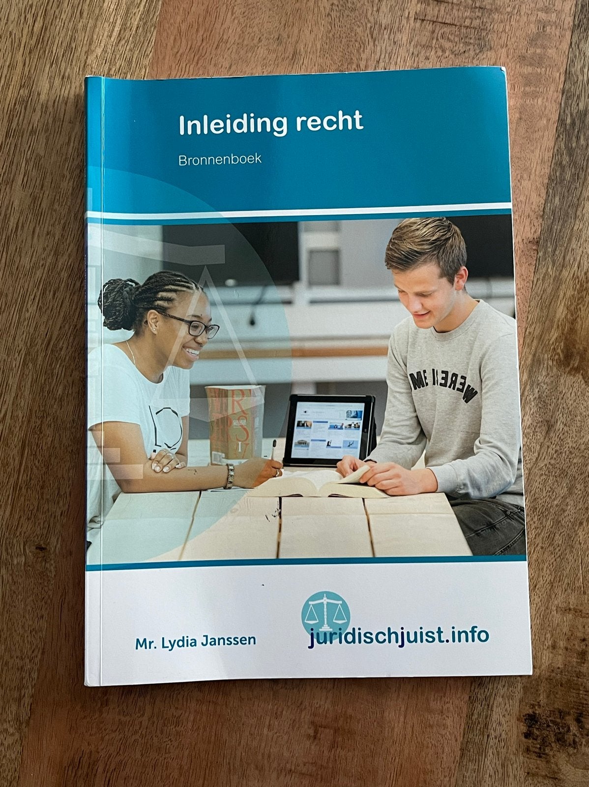 Inleiding recht Bronnenboek - Mr. Lydia Janssen, Ophalen of Verzenden, Gamma, Zo goed als nieuw, HBO