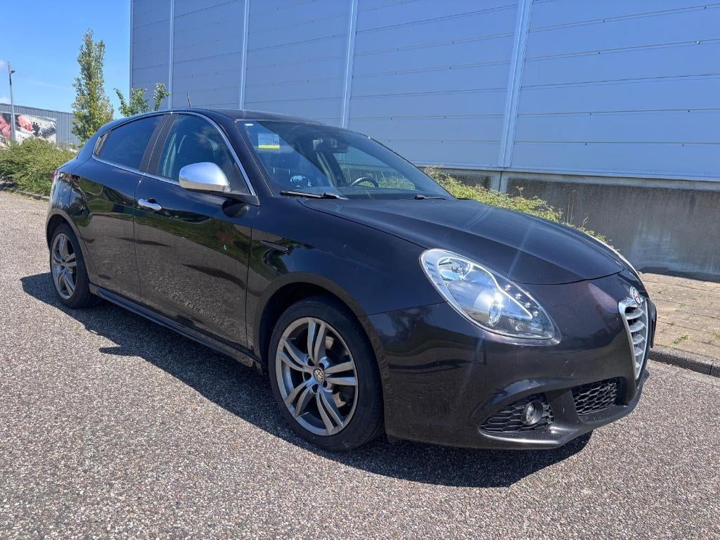 Alfa Romeo Giulietta 2.0 Jtdm 170 pk Trekhaak Leer 227.000!, Auto's, Alfa Romeo, Euro 5, Zwart, 4 cilinders, Zwart