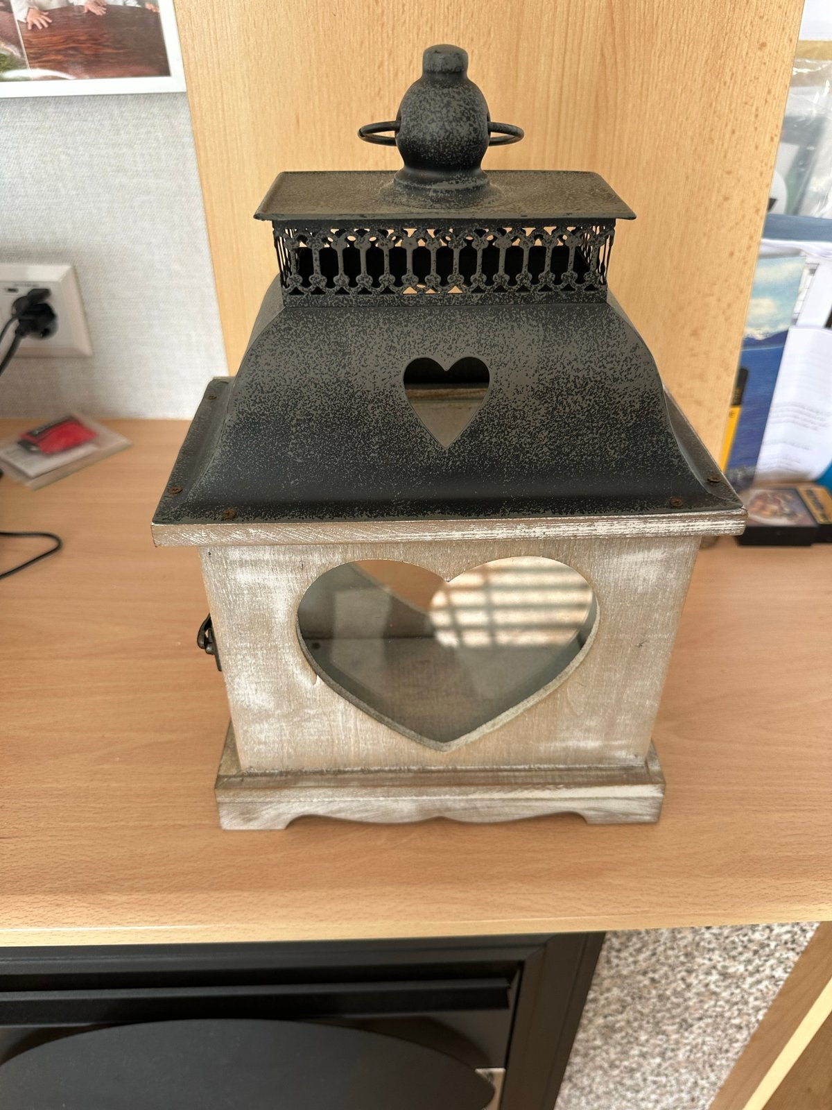 Decoratieve lantaarn met hartjesuitsparing, Ophalen, Zo goed als nieuw, Grijs, Hout