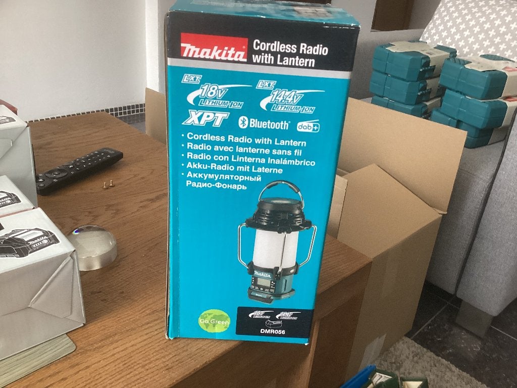 Nieuwe originele Makita DMR056 Accu Campinglamp met Radio, Ophalen, Nieuw