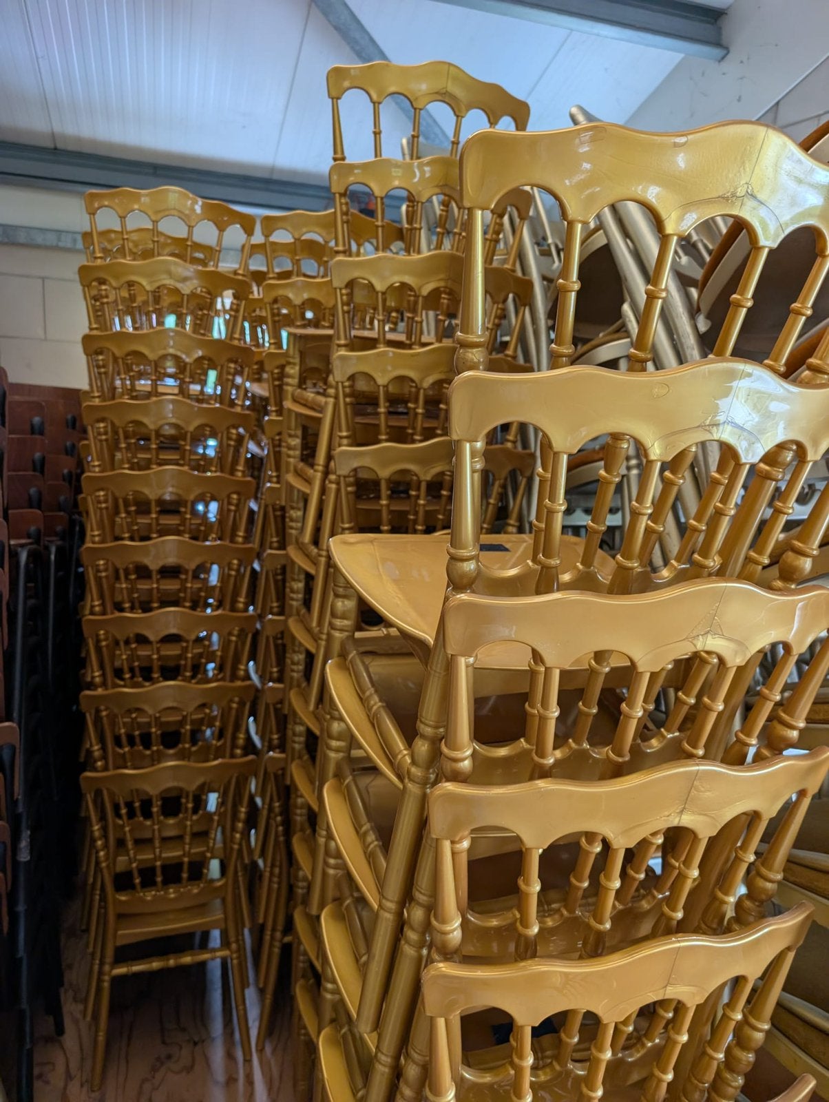 Partij chiavari napoleon  zaal kantine trouw stapelstoelen, Doos, Minder dan 35 cm, Ophalen of Verzenden, Zo goed als nieuw