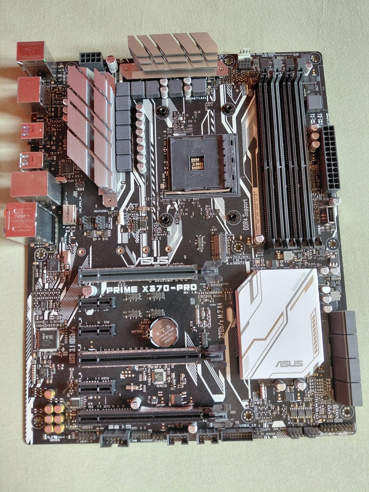 Asus prime x370 pro moederbord, Computers en Software, Moederborden, DDR4, Ophalen of Verzenden, Zo goed als nieuw, Socket AM4