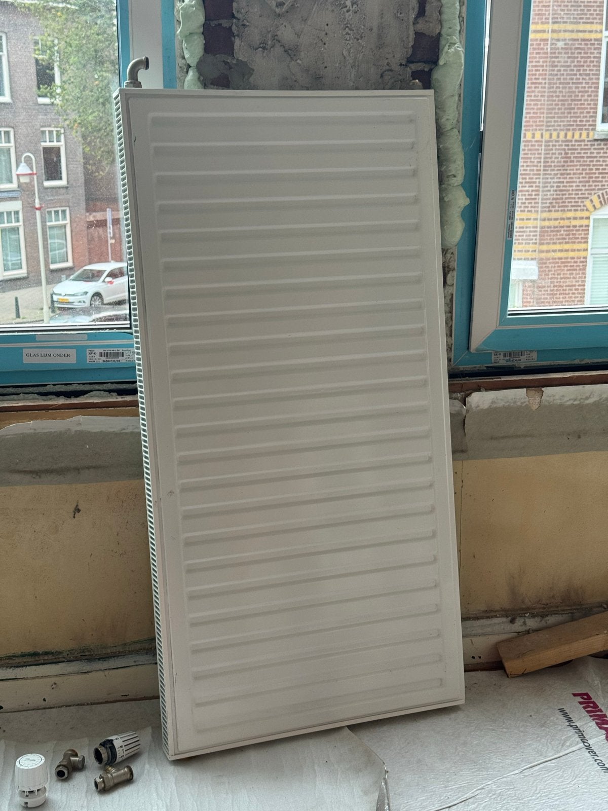Radiator 60x120 cm met thermostaatknoppen en voetventiel, Ophalen, 30 tot 80 cm, Gebruikt, Radiator