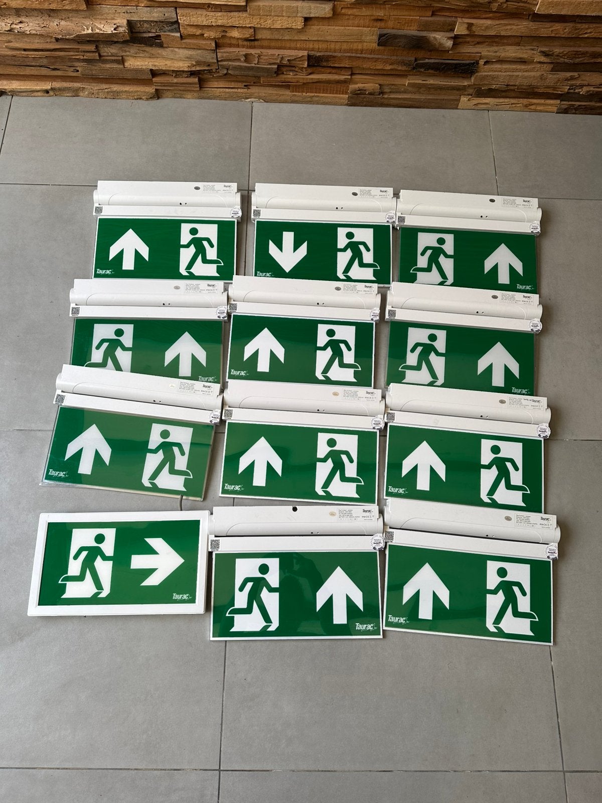 Nooduitgangsverlichtingen 12x TAURAC, Doe-het-zelf en Verbouw, Bouwverlichting, Ophalen of Verzenden, Zo goed als nieuw, Minder dan 50 watt