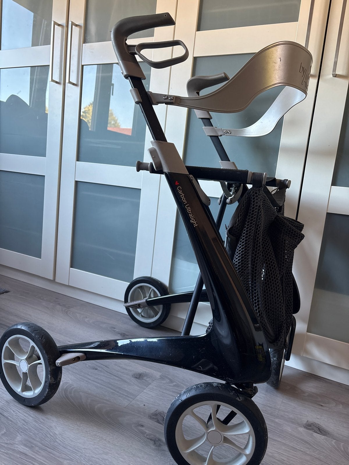 by ACRE Carbon Ultralight Rollator Zwart Regular M, Ophalen, Opvouwbaar, Gebruikt