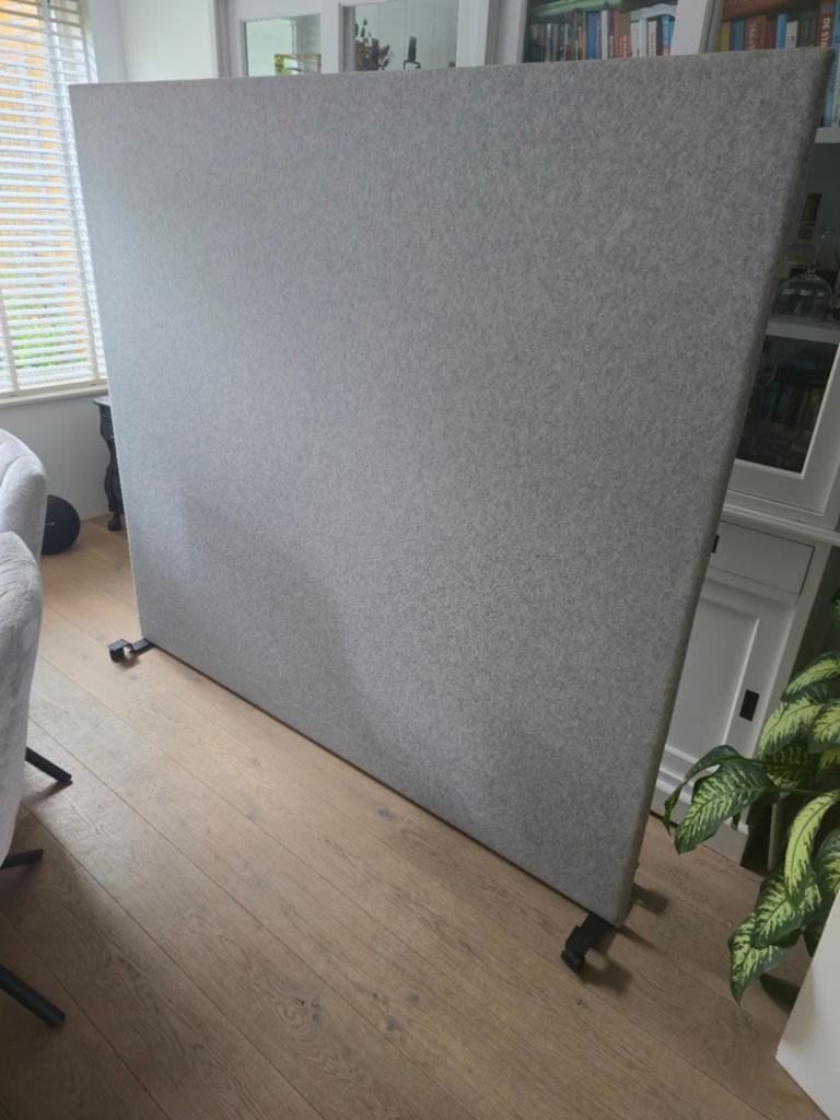 Grijze akoestische scheidingswand op wielen, Ophalen, Gebruikt